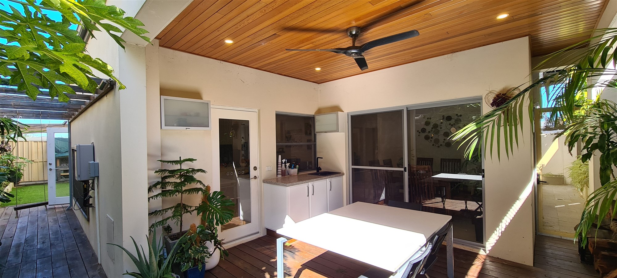 Spacious 5-Bedroom Townhouse in Yokine 29