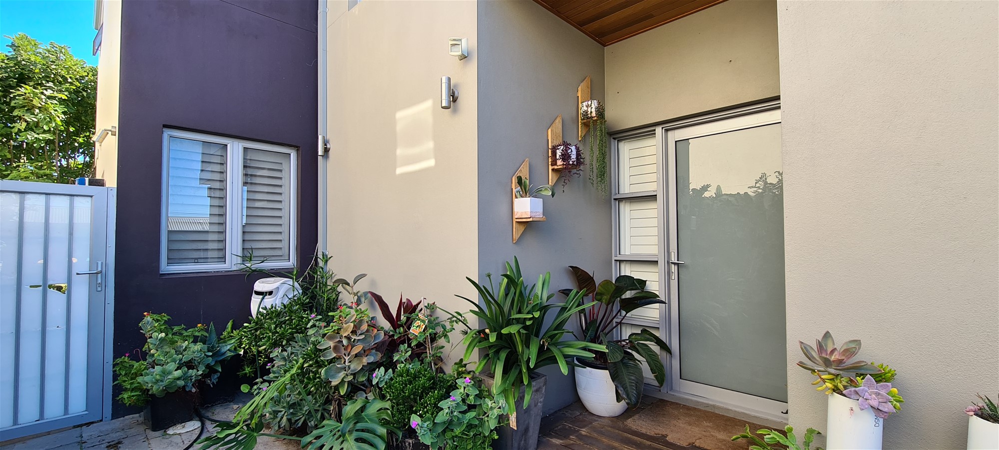 Spacious 5-Bedroom Townhouse in Yokine 4