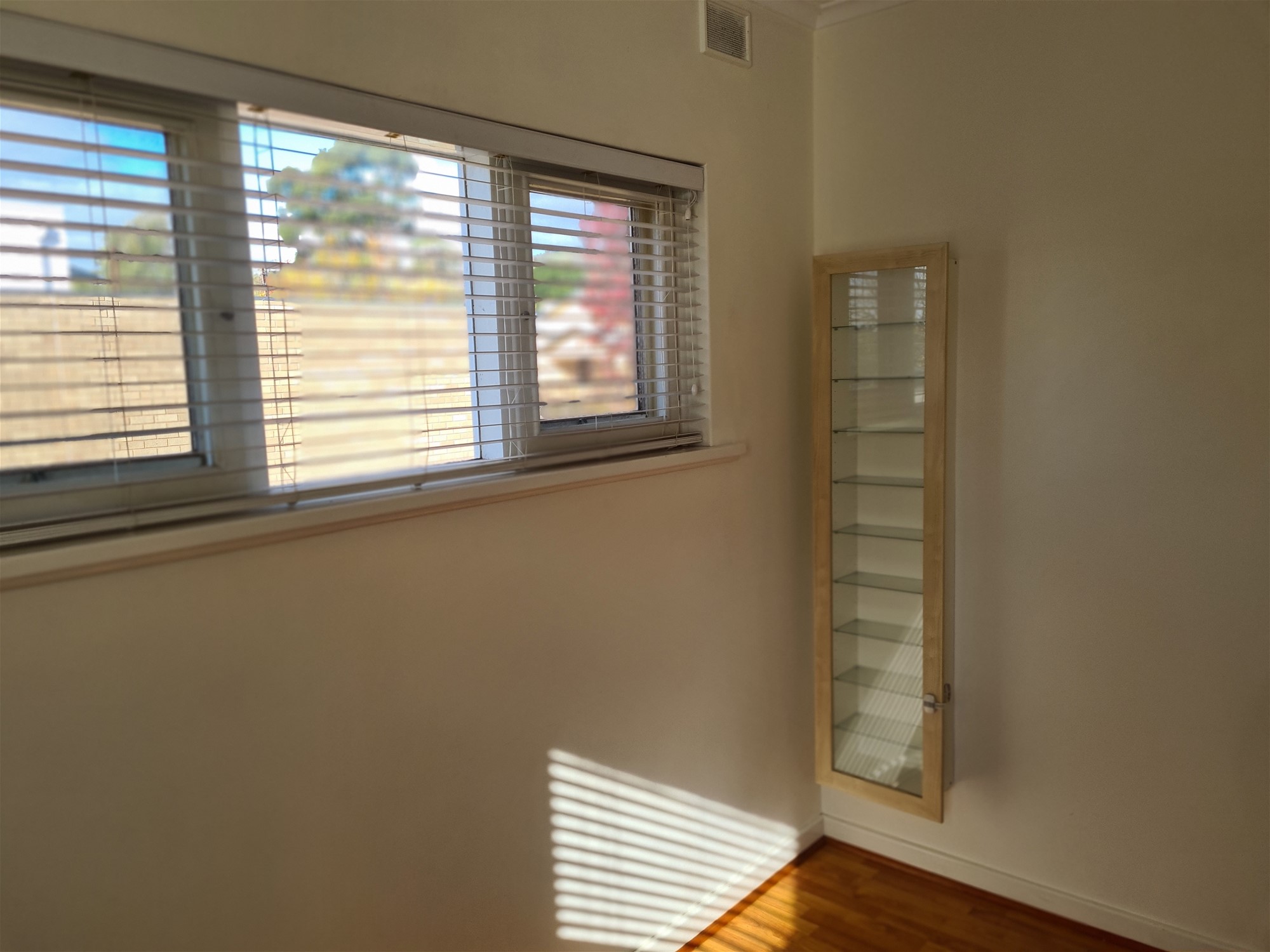 SPACIOUS FIRST FLOOR APARTMENT WITH 18