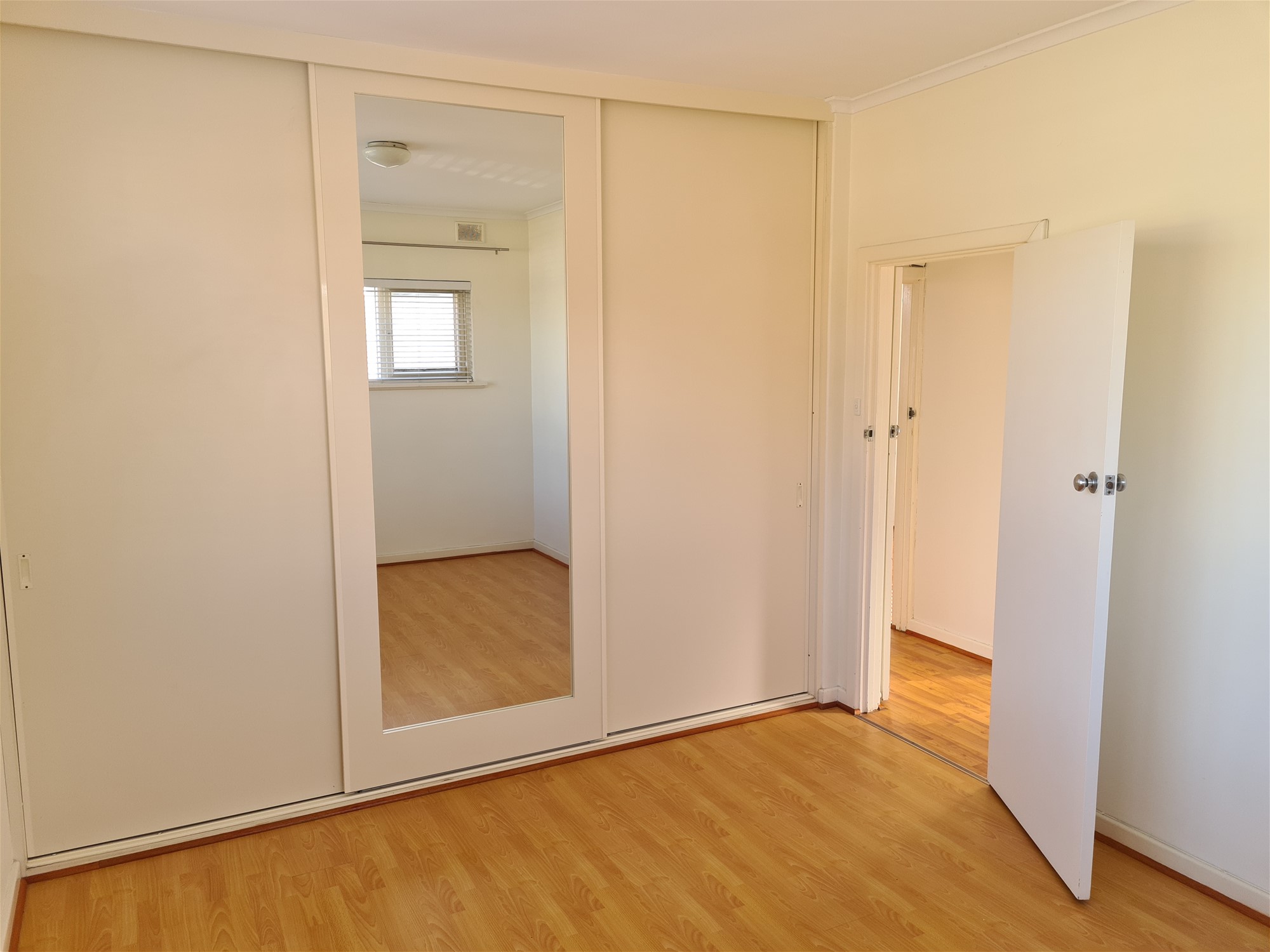 SPACIOUS FIRST FLOOR APARTMENT WITH 10