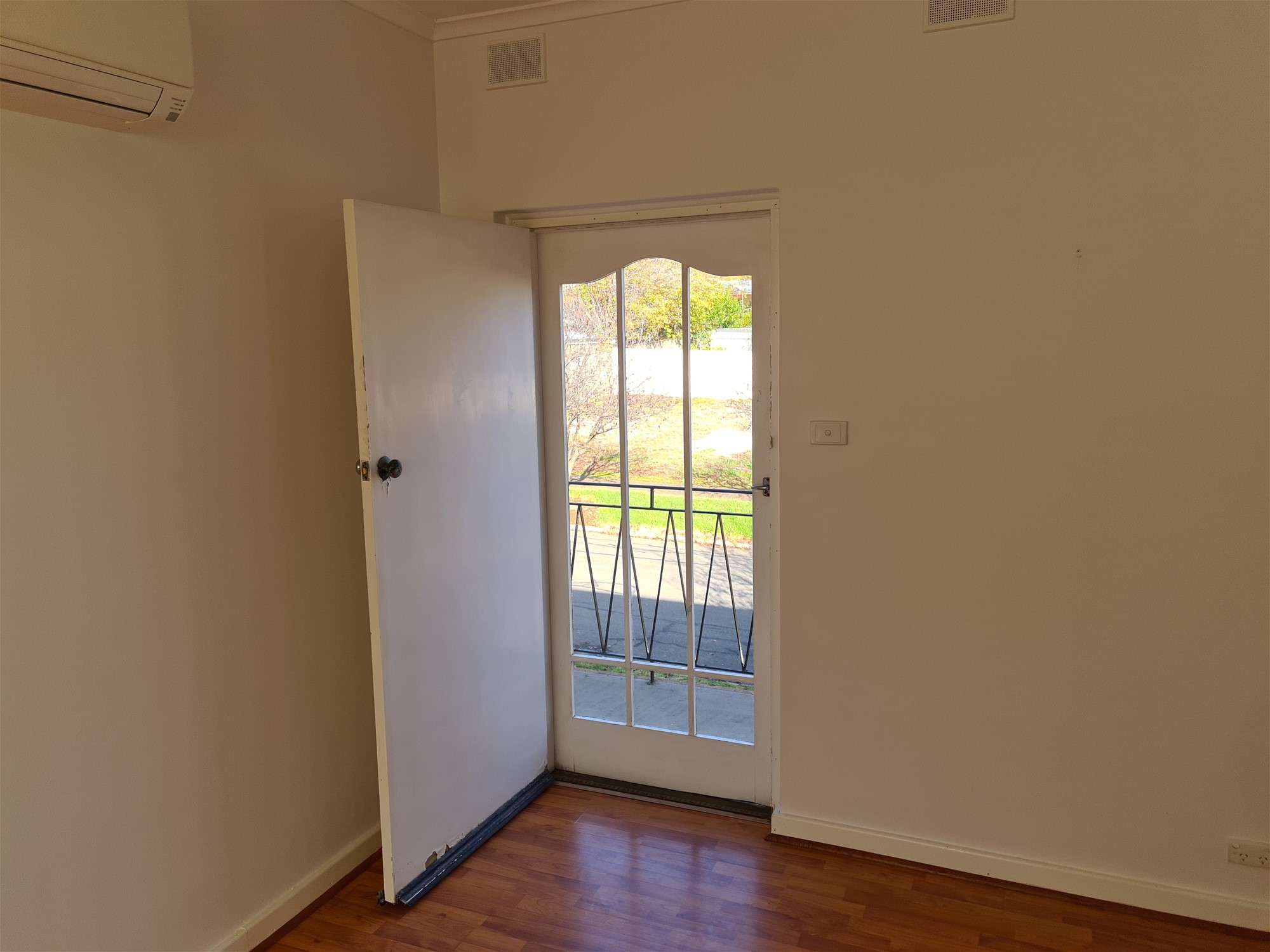 SPACIOUS FIRST FLOOR APARTMENT WITH 7