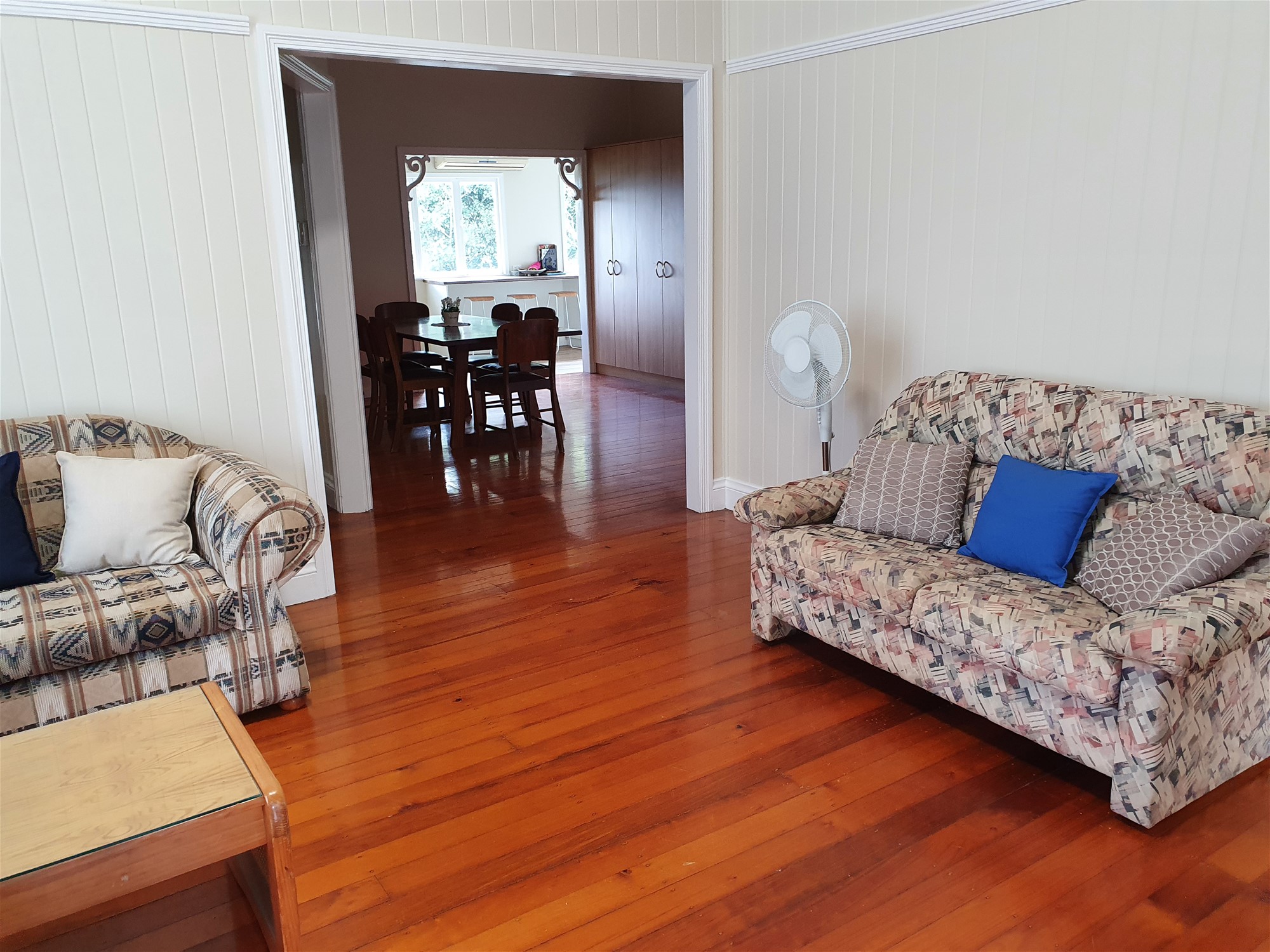 Walk to UQ, furnished Queenslander