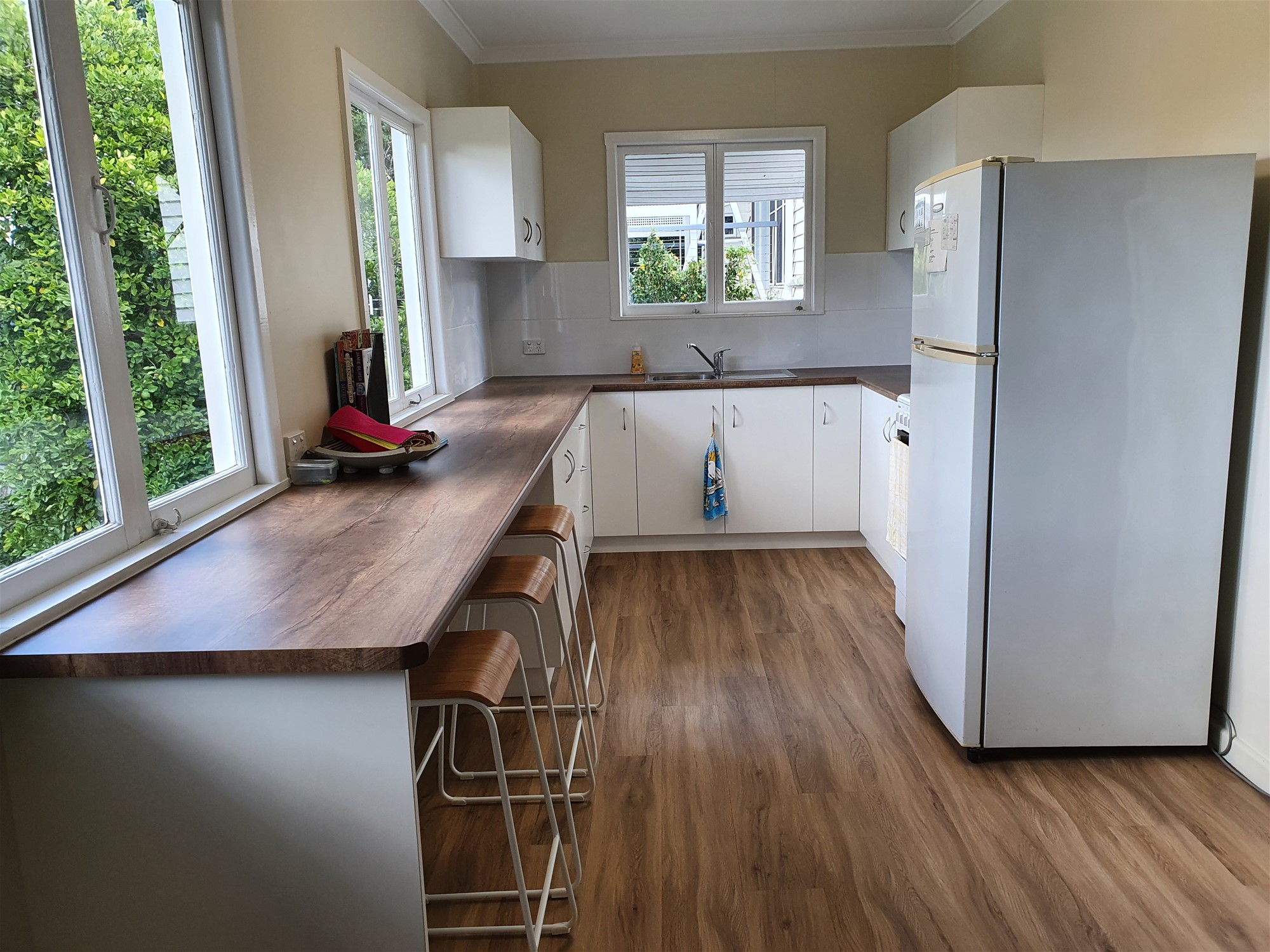 Walk to UQ, furnished Queenslander 2