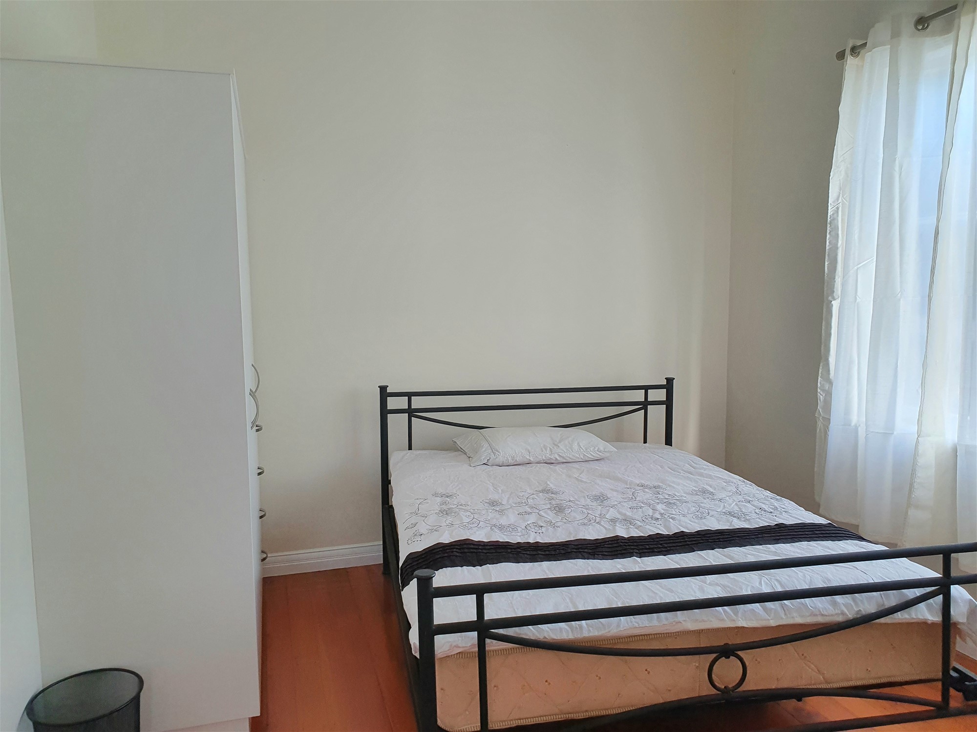 Walk to UQ, furnished Queenslander 5