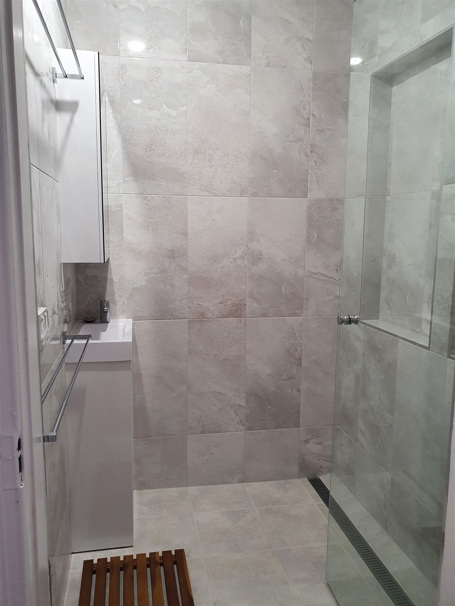 Walk to UQ, furnished Queenslander 6