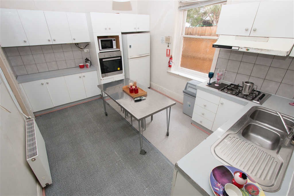 SEVEN BEDROOM UNIT FOR 7-10 PERSONS AMAZING VALUE