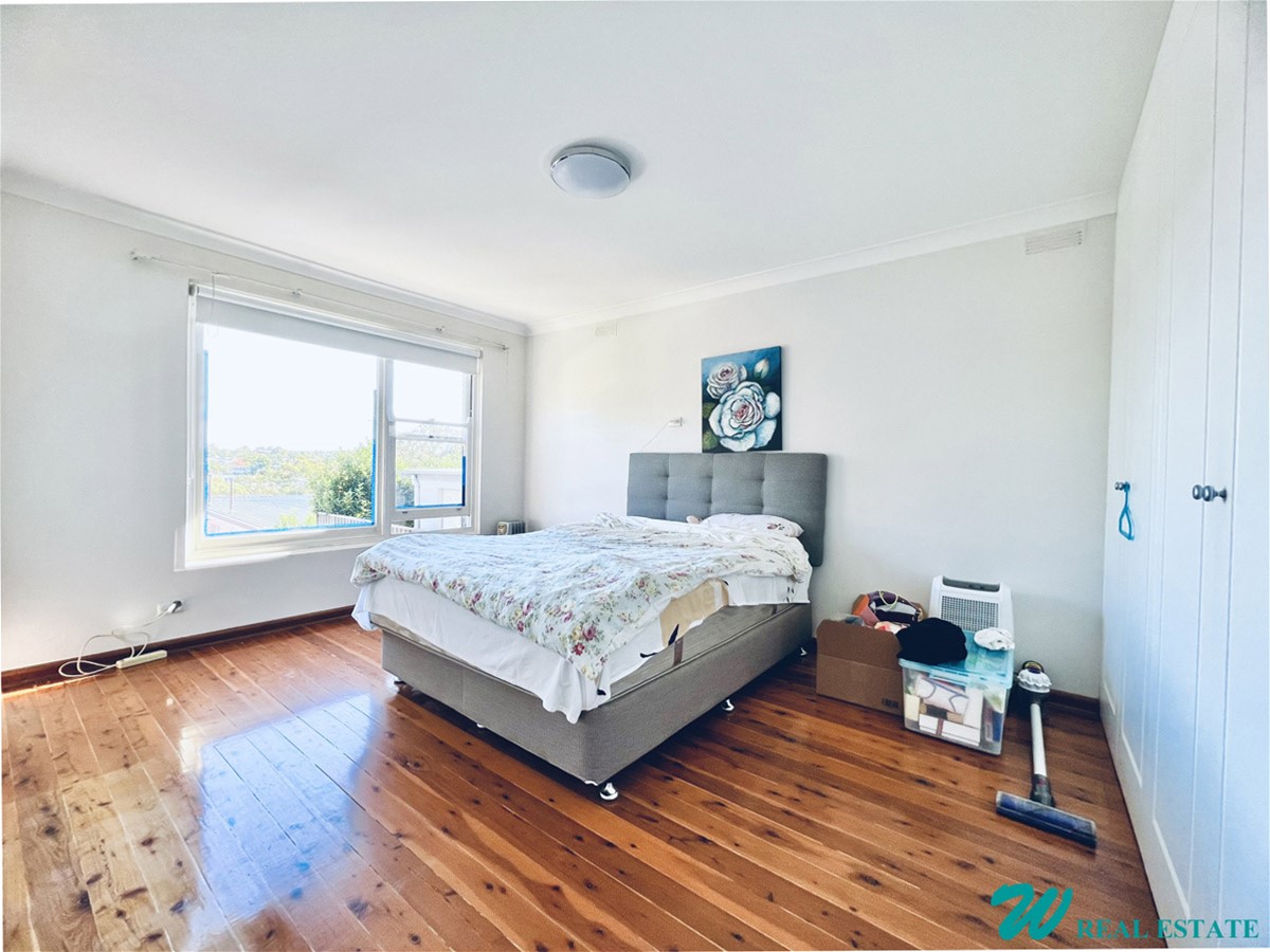 Bright Full brick 4 bedroom 6