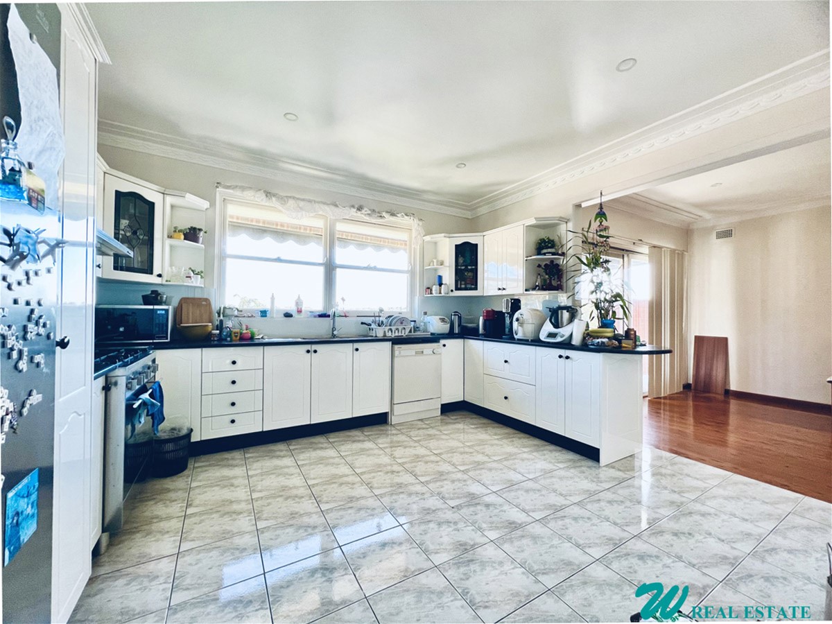 Bright Full brick 4 bedroom 5