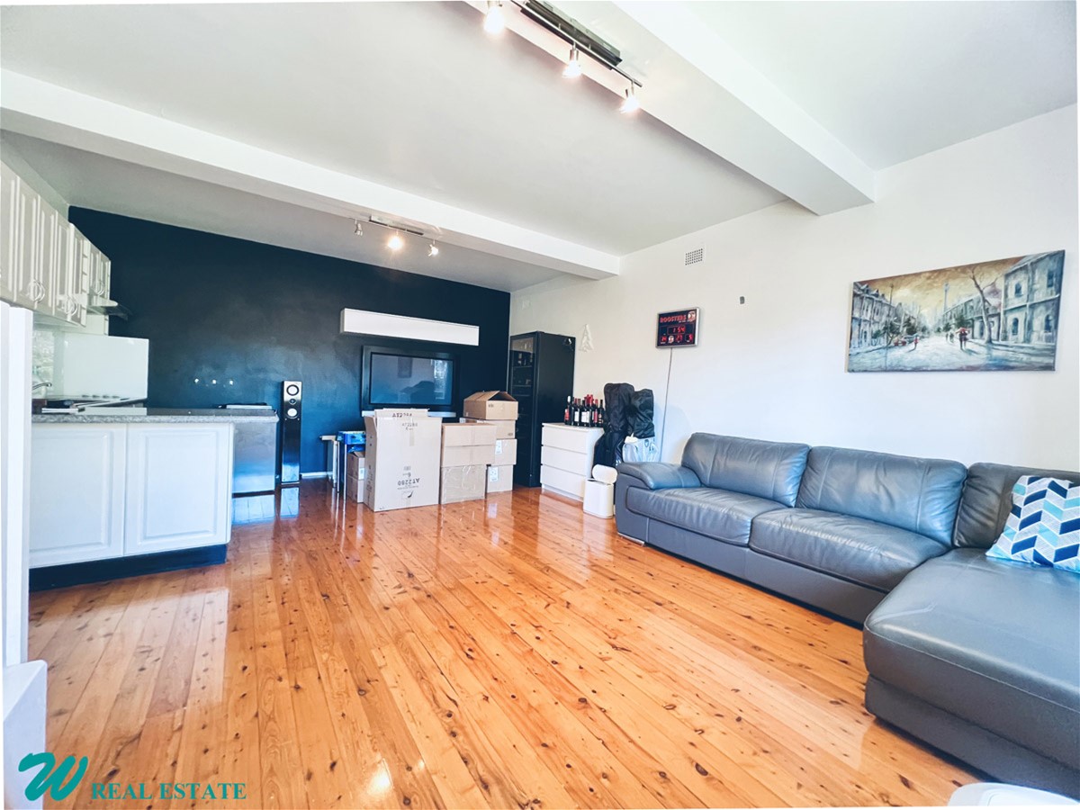Bright Full brick 4 bedroom 8