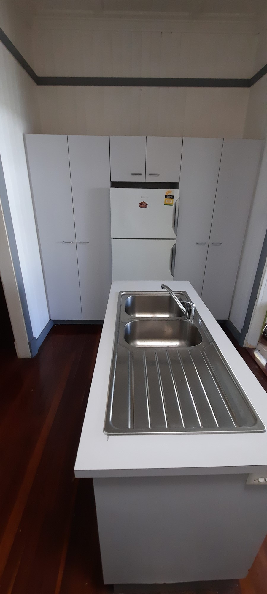4 bedroom town house 15mins 19