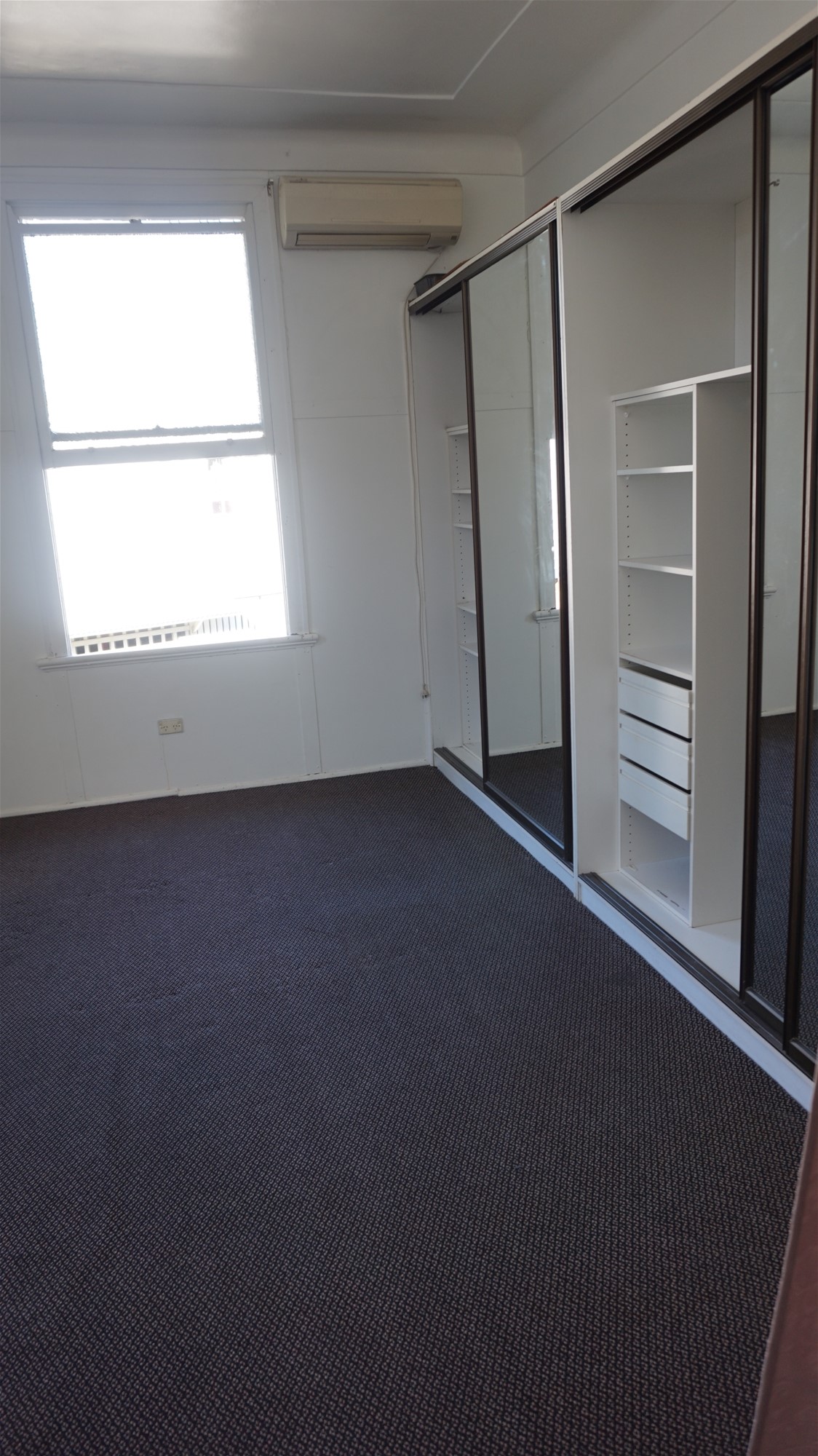4 bedroom town house 15mins 24