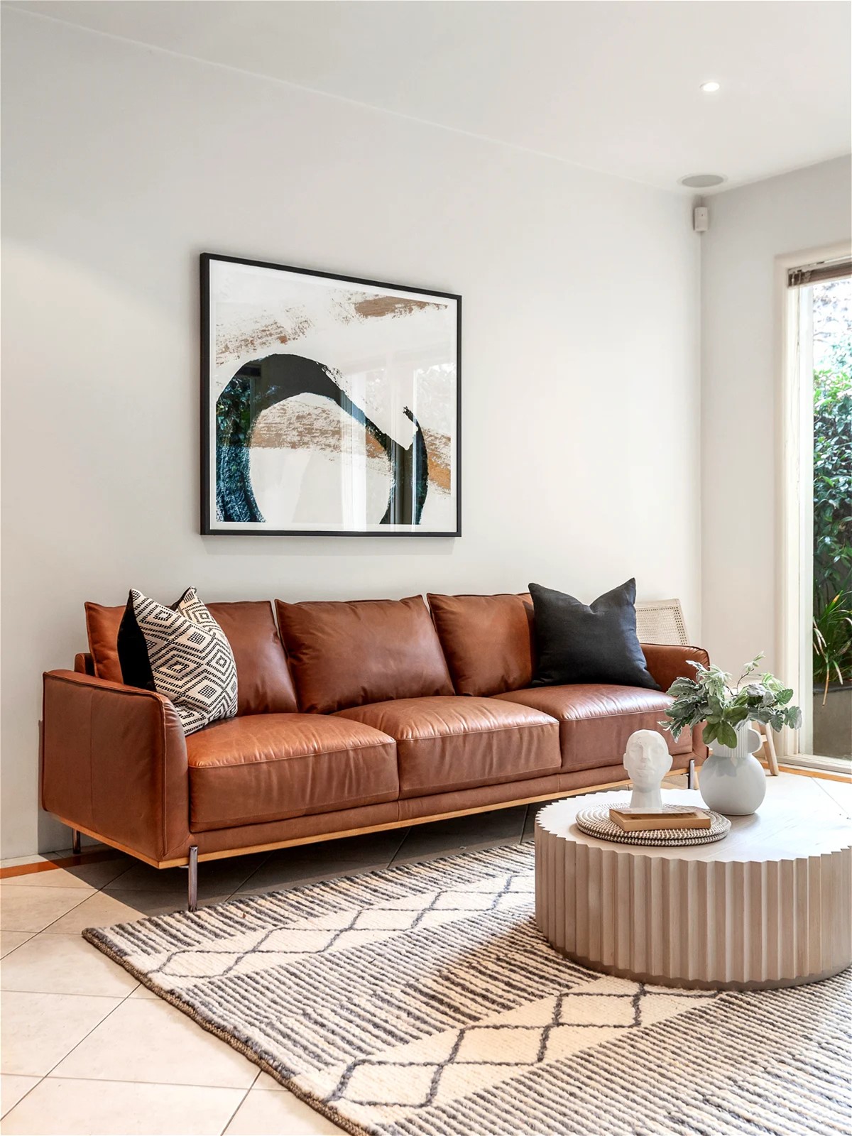 Rent $2500 per/week fully furnished 3
