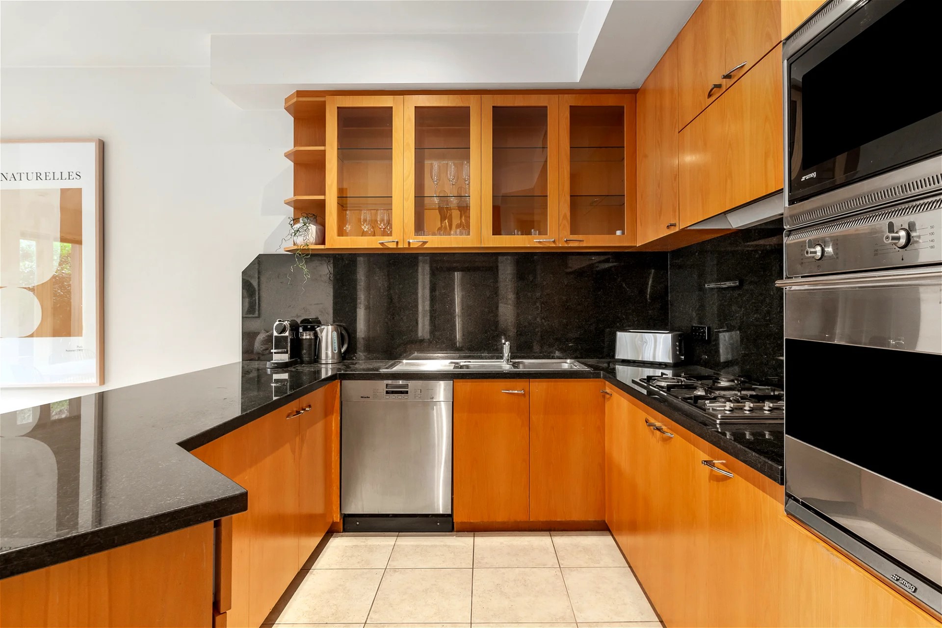 Rent $2500 per/week fully furnished 4