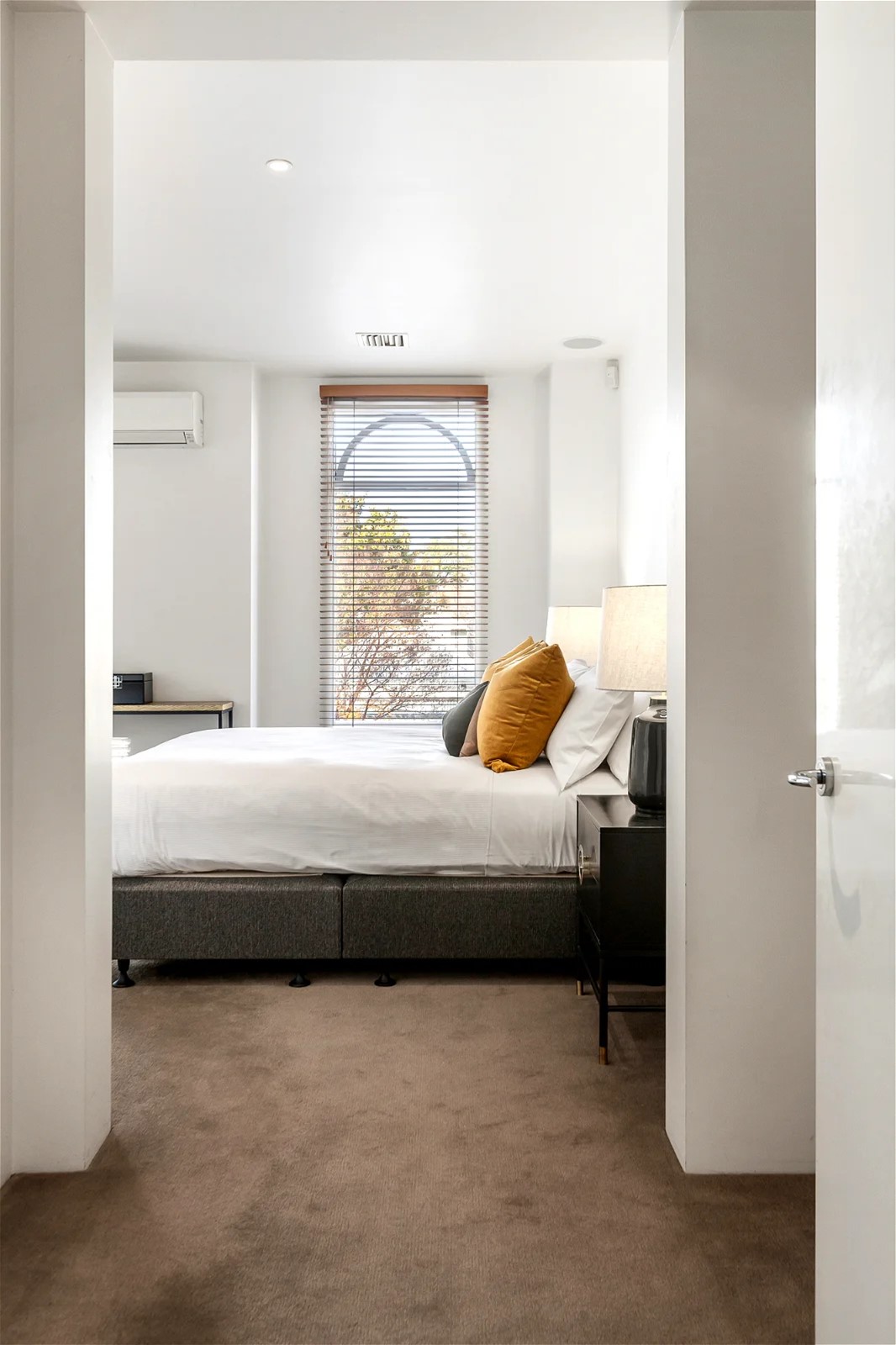Rent $2500 per/week fully furnished 8