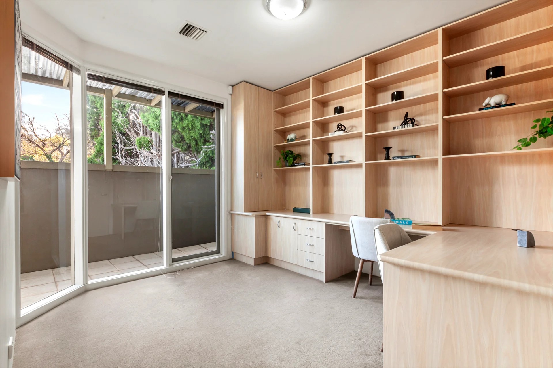 Rent $2500 per/week fully furnished 25