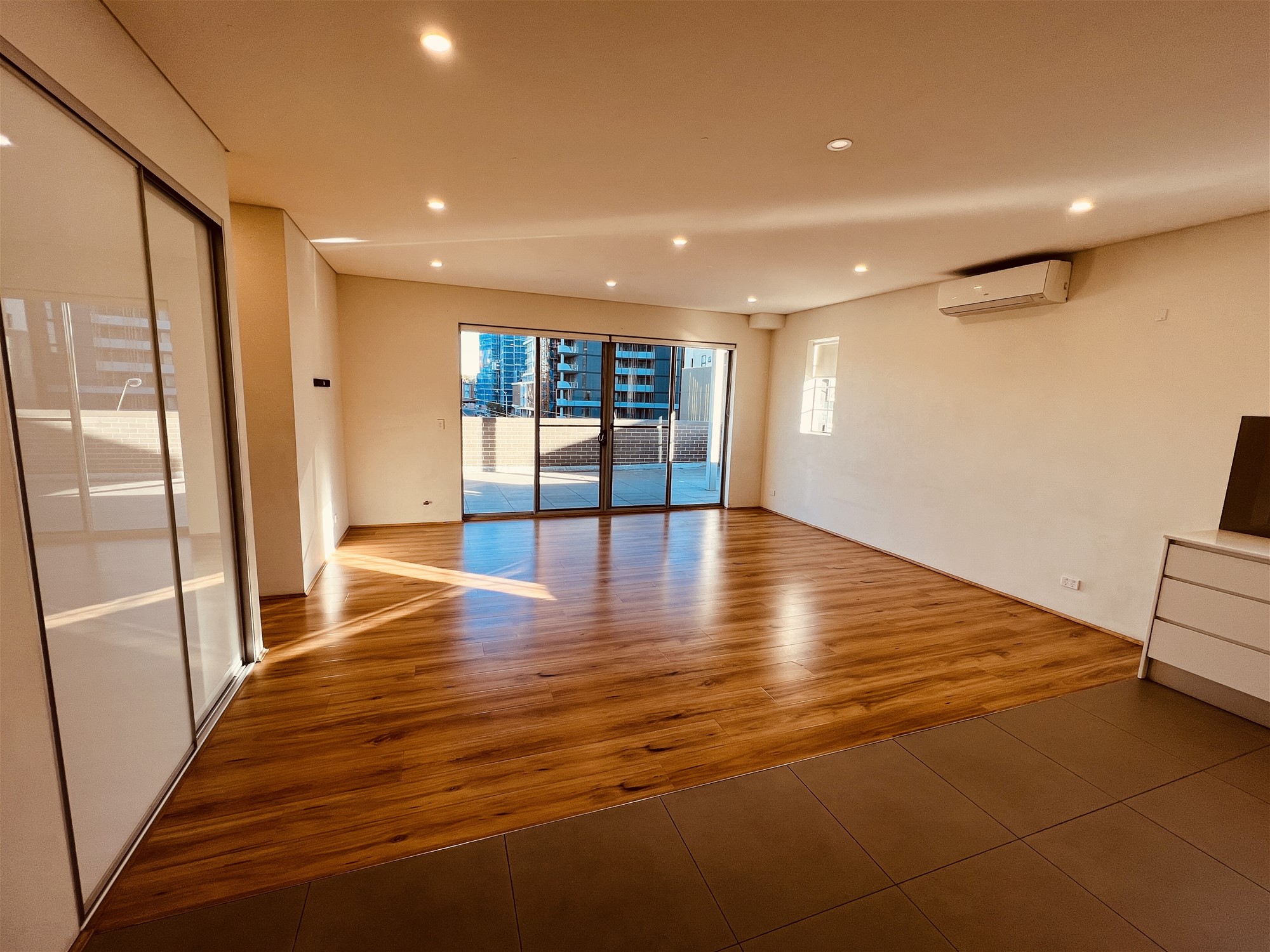 TOP FLOOR – 2 BEDROOM 2