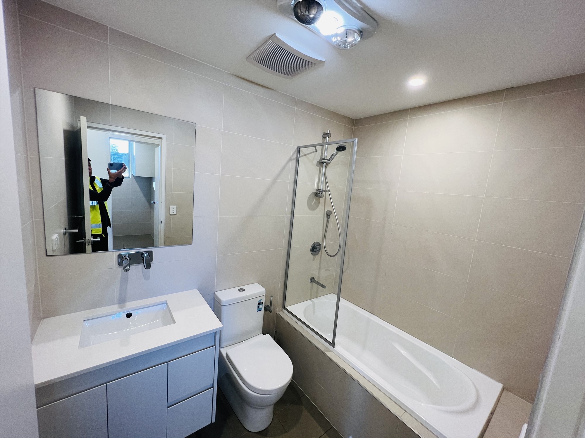 TOP FLOOR – 2 BEDROOM 3