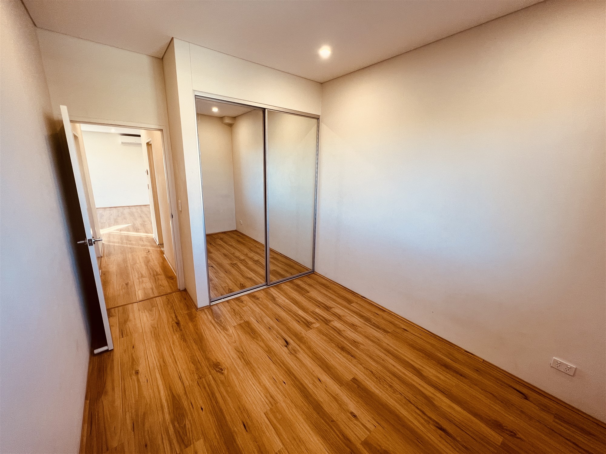 TOP FLOOR – 2 BEDROOM 4