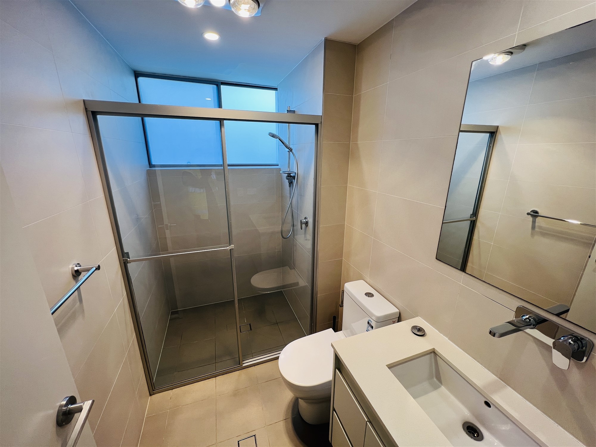TOP FLOOR – 2 BEDROOM 5