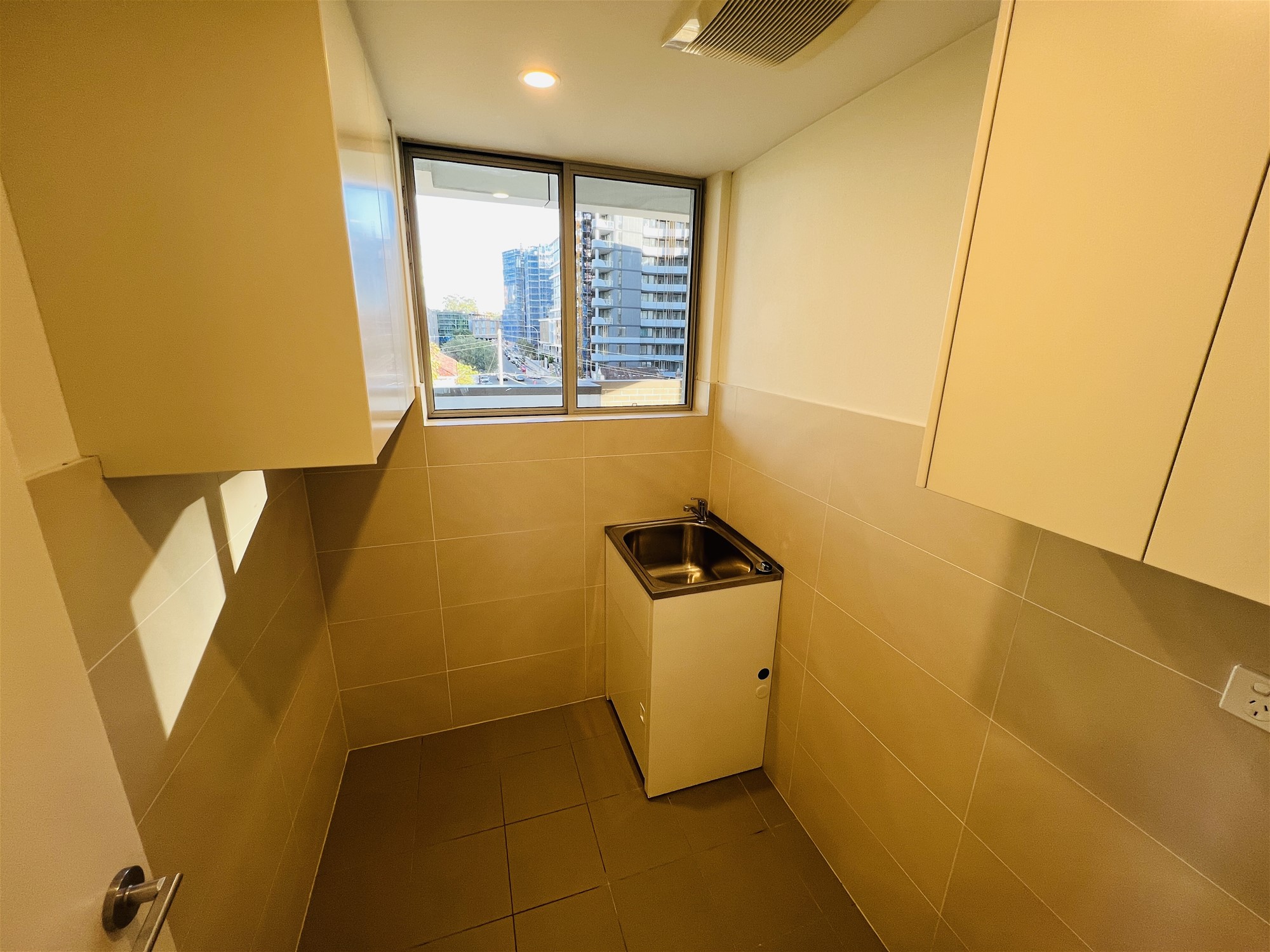 TOP FLOOR – 2 BEDROOM 7