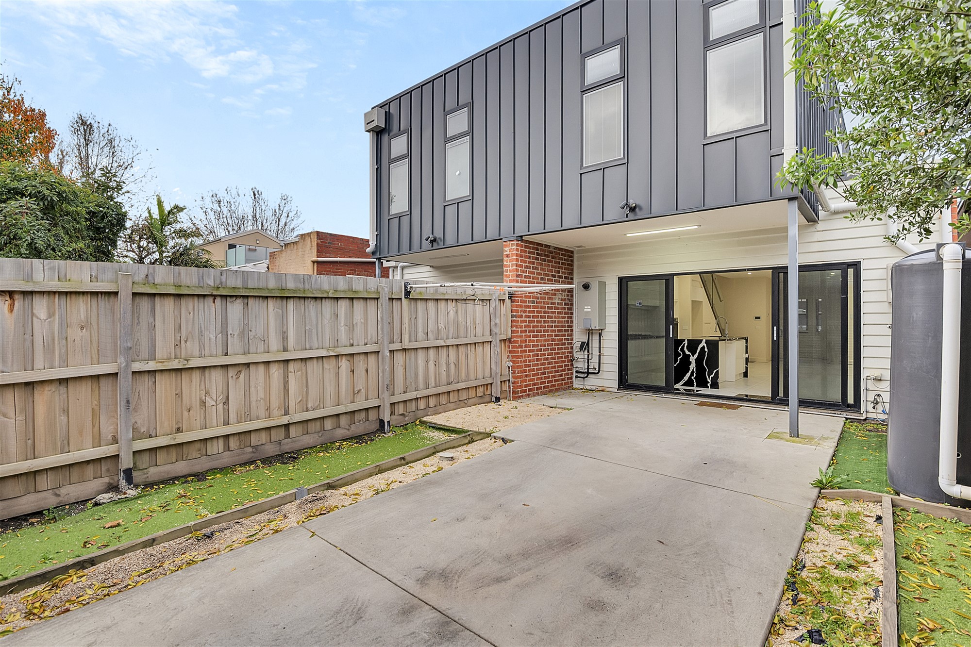 New 3BR modren House off 12