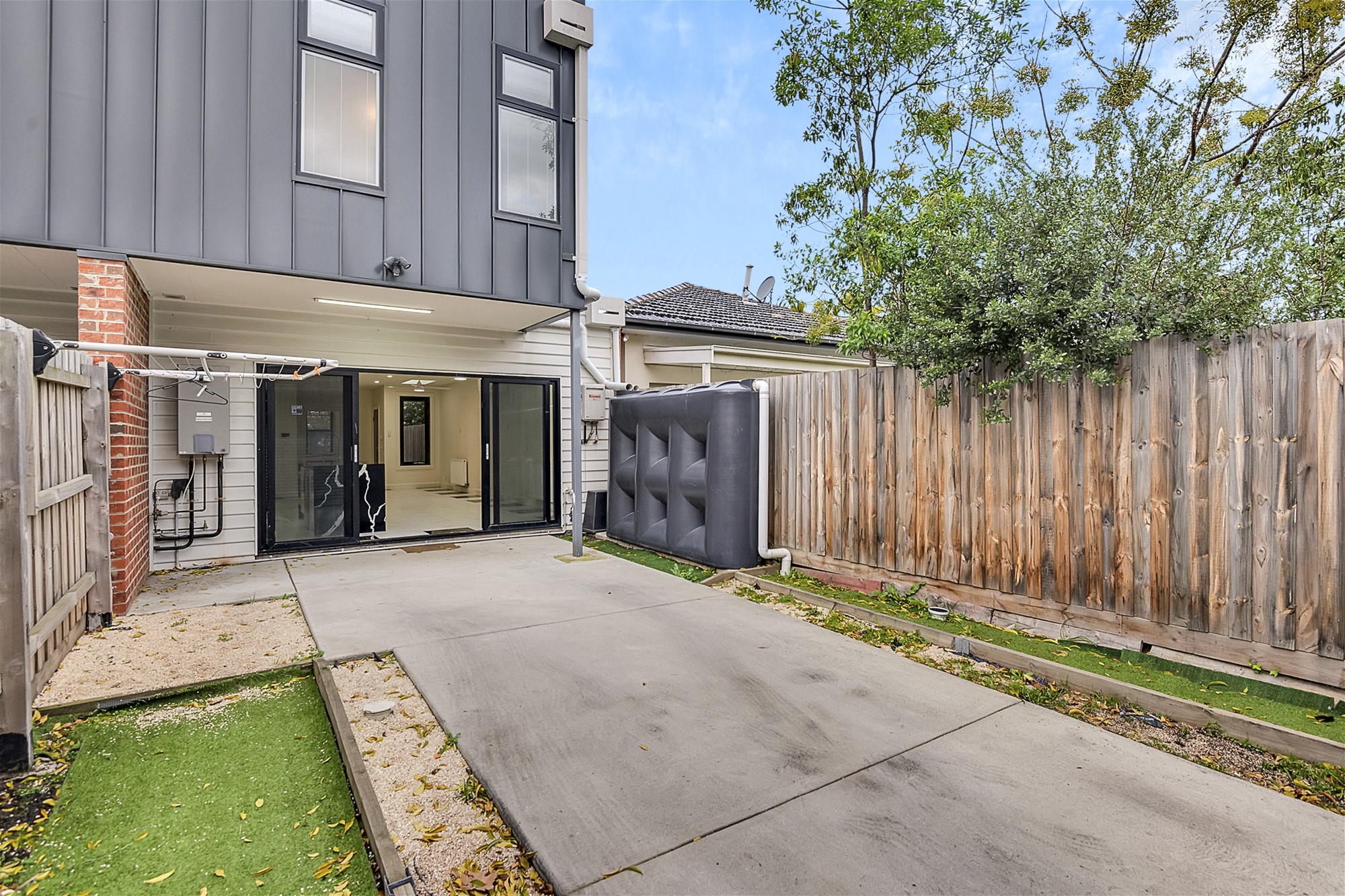 New 3BR modren House off 13