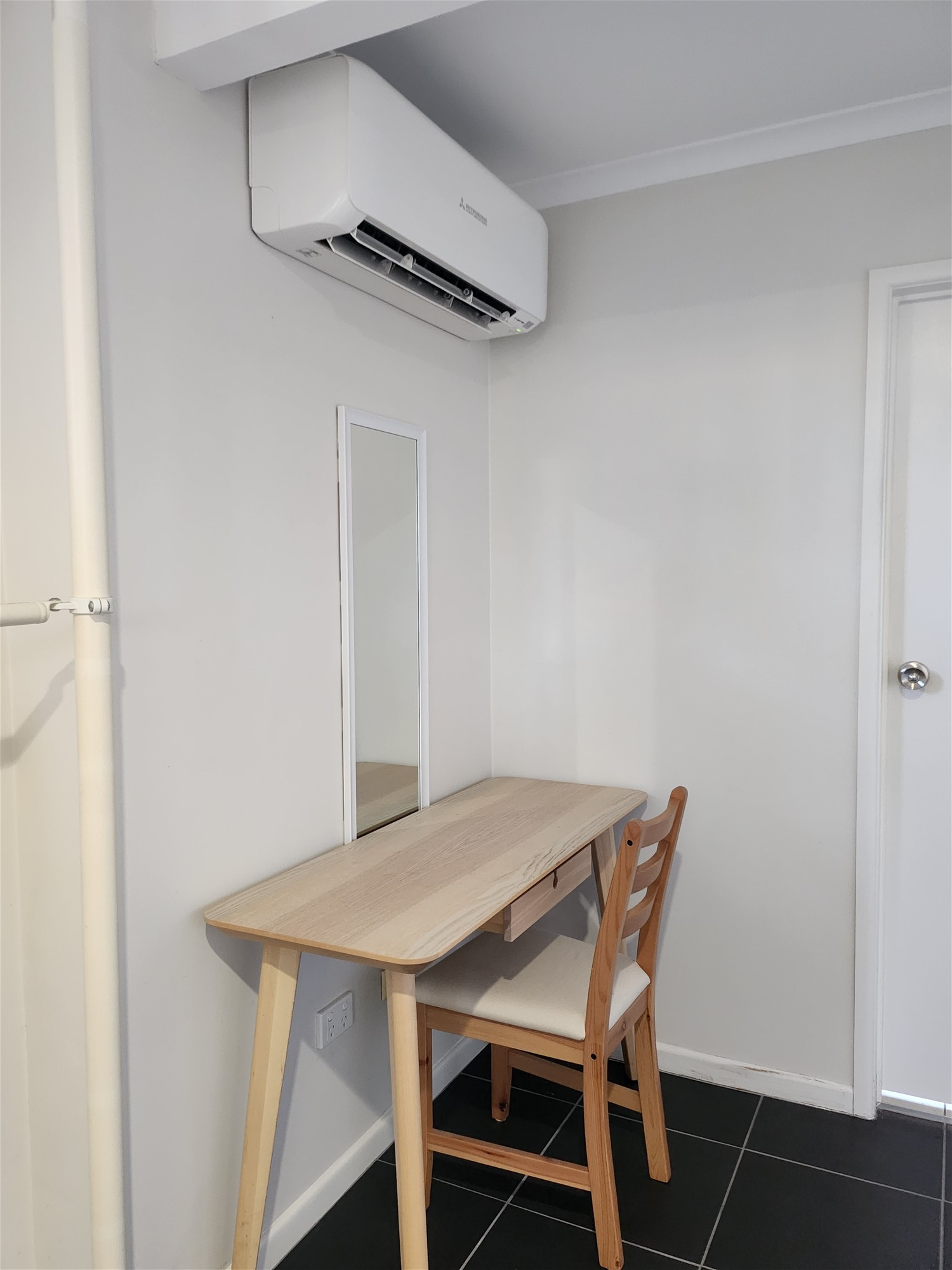 Modern Private Studio – Everything 11