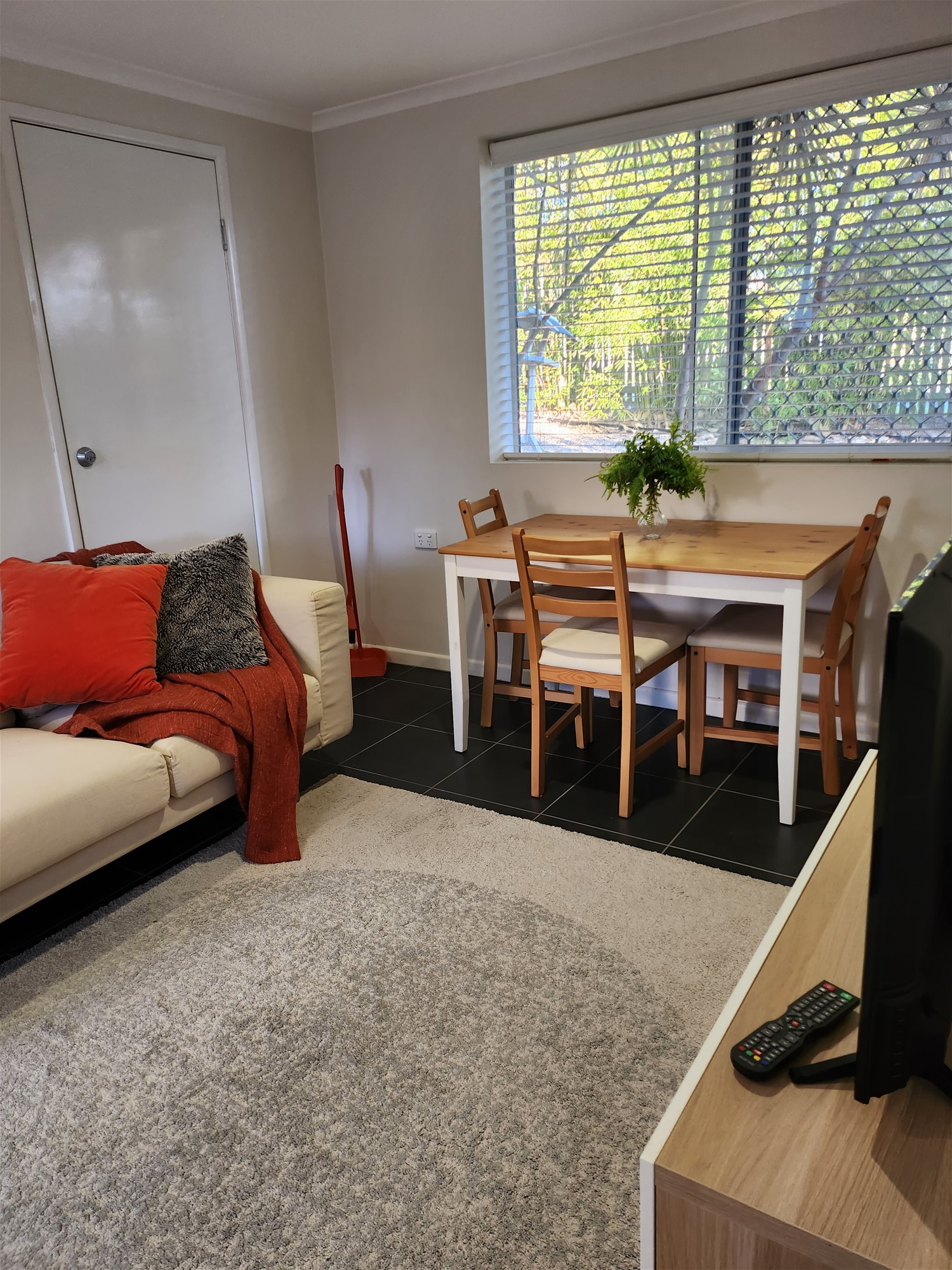 Modern Private Studio – Everything 8