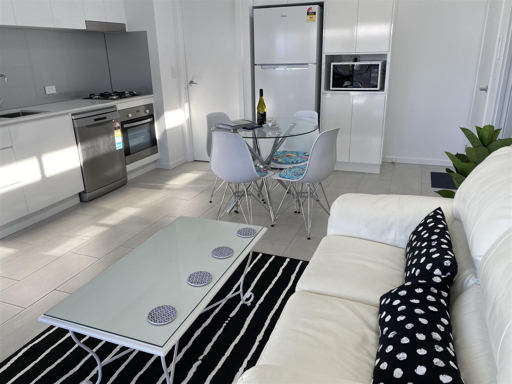 FULLY FURNISHED Free standing 2 bed 2 bath home.  INCLUDES: gas, water, internet, garden and garbage maintenance/ Call for private Inspection