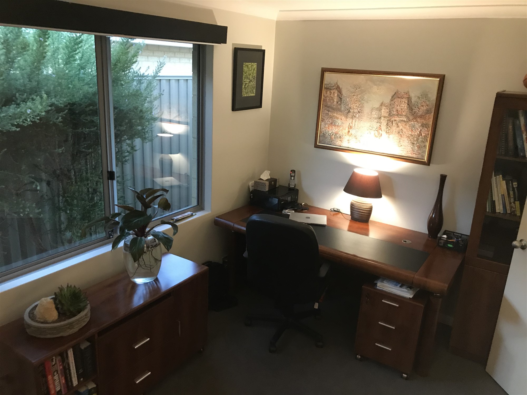 Contemporary 3-Bedroom House in the 10