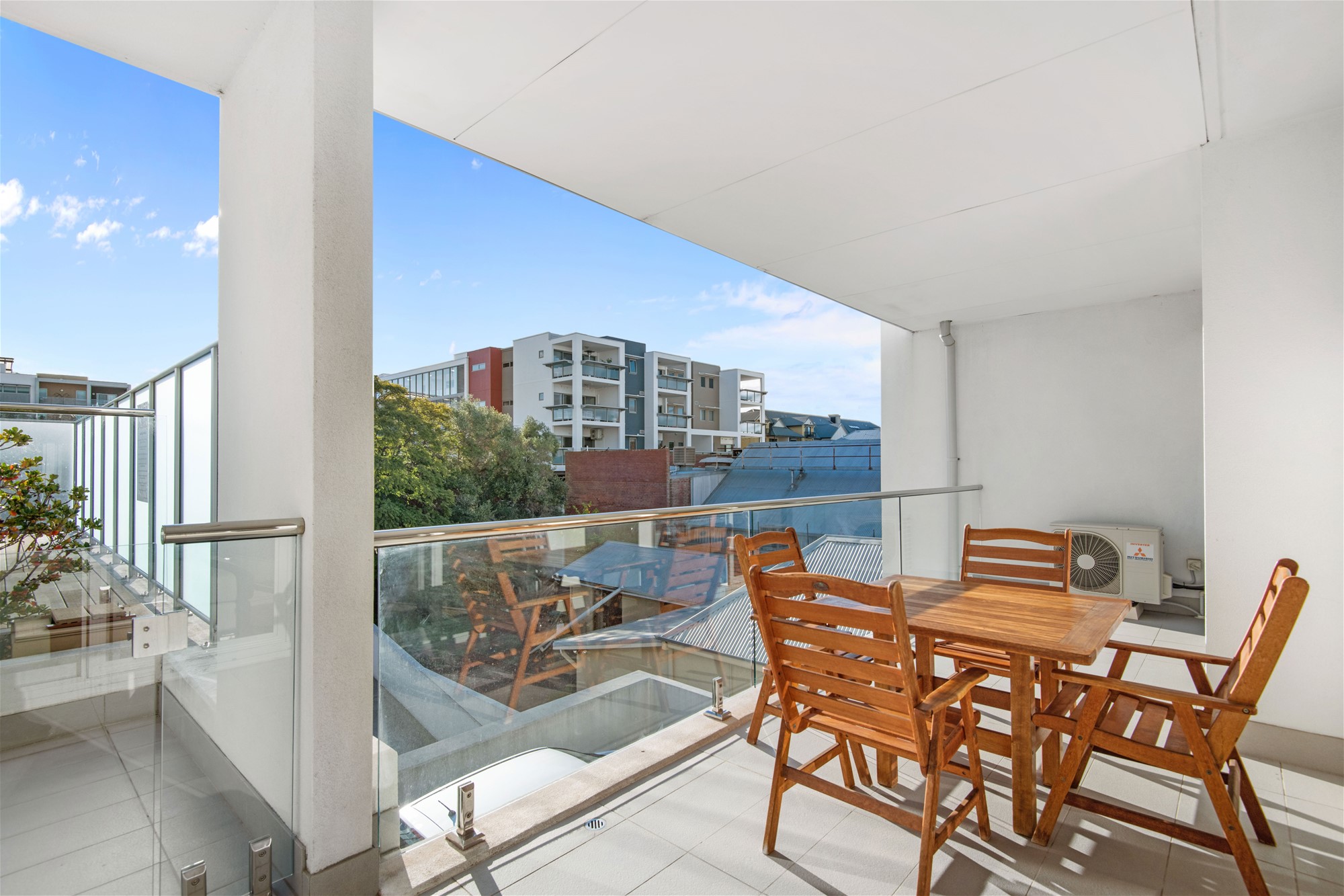 FURNISHED EXECUTIVE APARTMENT! 14