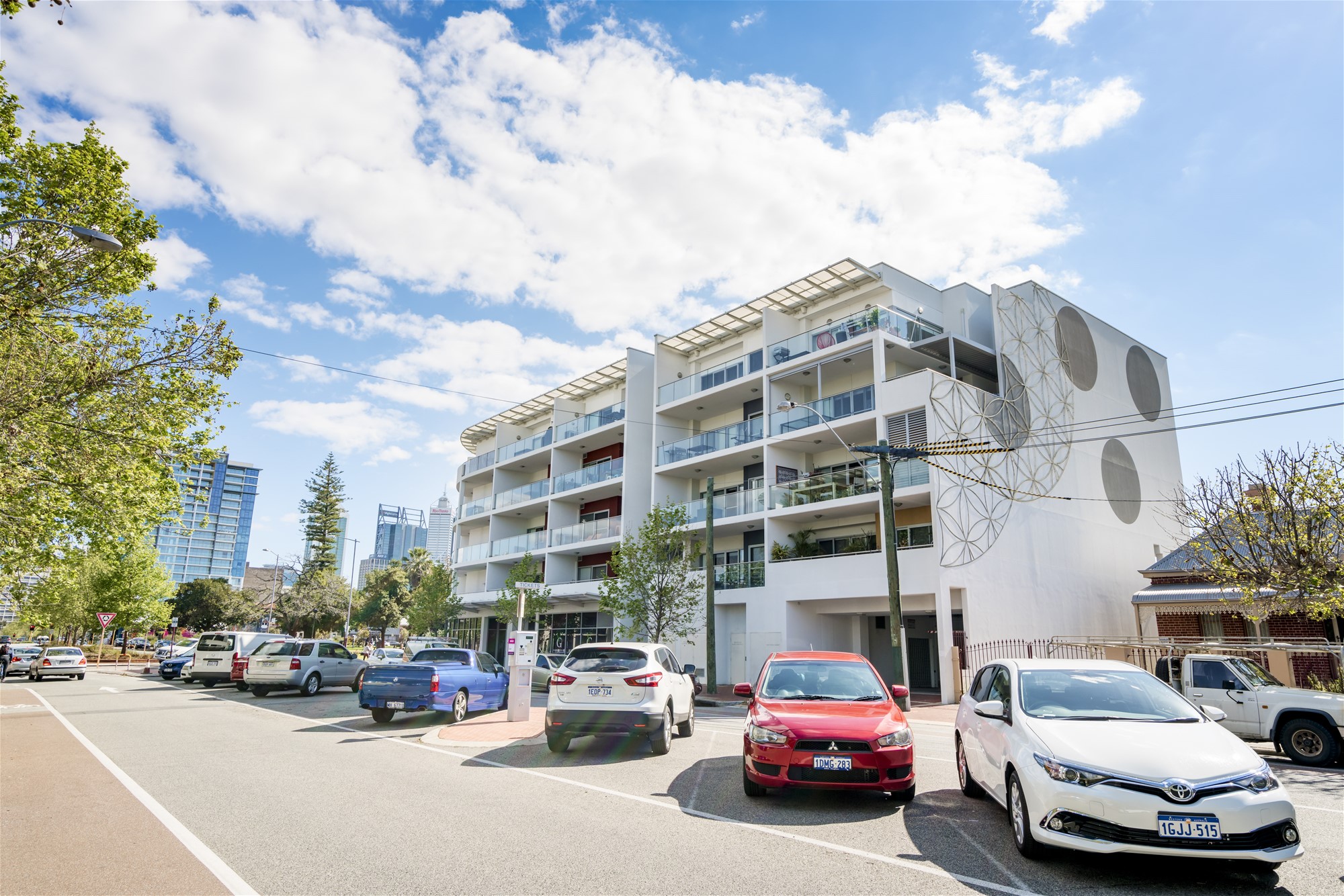 FURNISHED EXECUTIVE APARTMENT! 18