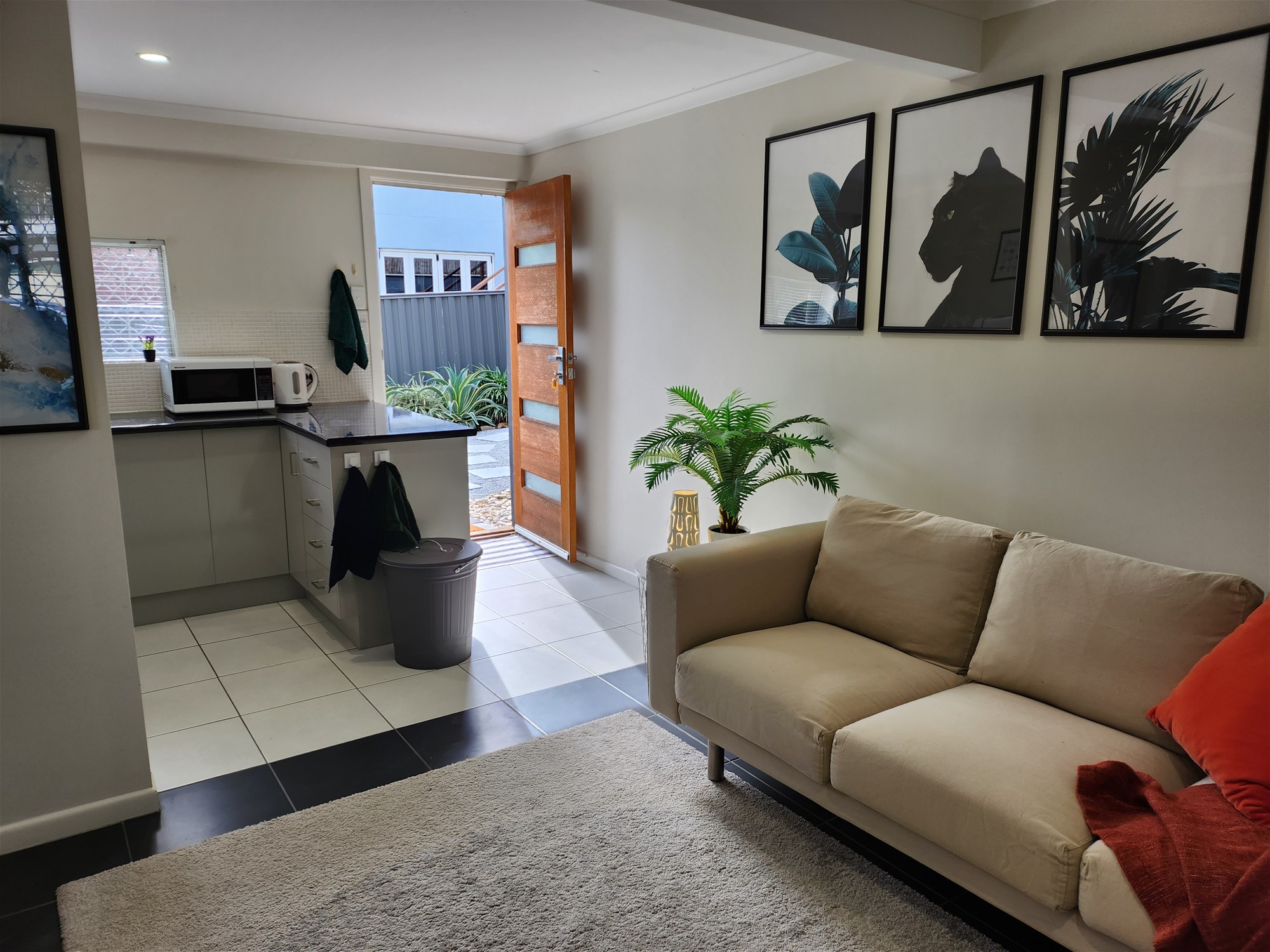 Modern Private Studio – Everything Included (Internet, Laundry, Elec, Water, Furniture, etc)