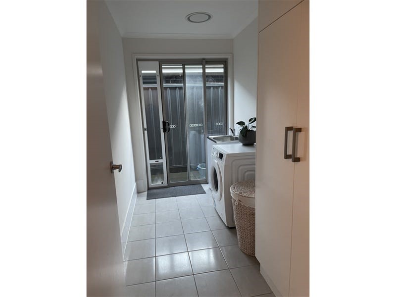 Ideal Park frontage location, overlooking 8