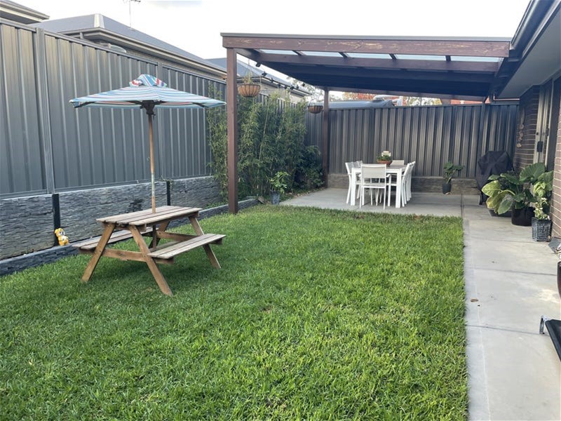 Ideal Park frontage location, overlooking 19