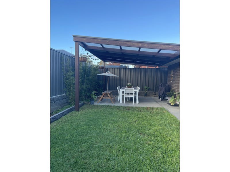 Ideal Park frontage location, overlooking 20