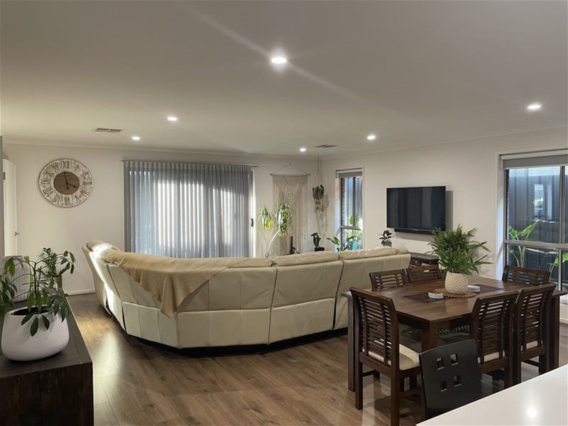 Ideal Park frontage location, overlooking 4