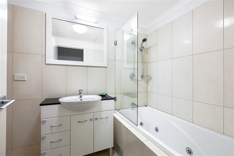 North-facing 2 Bedroom in the 6