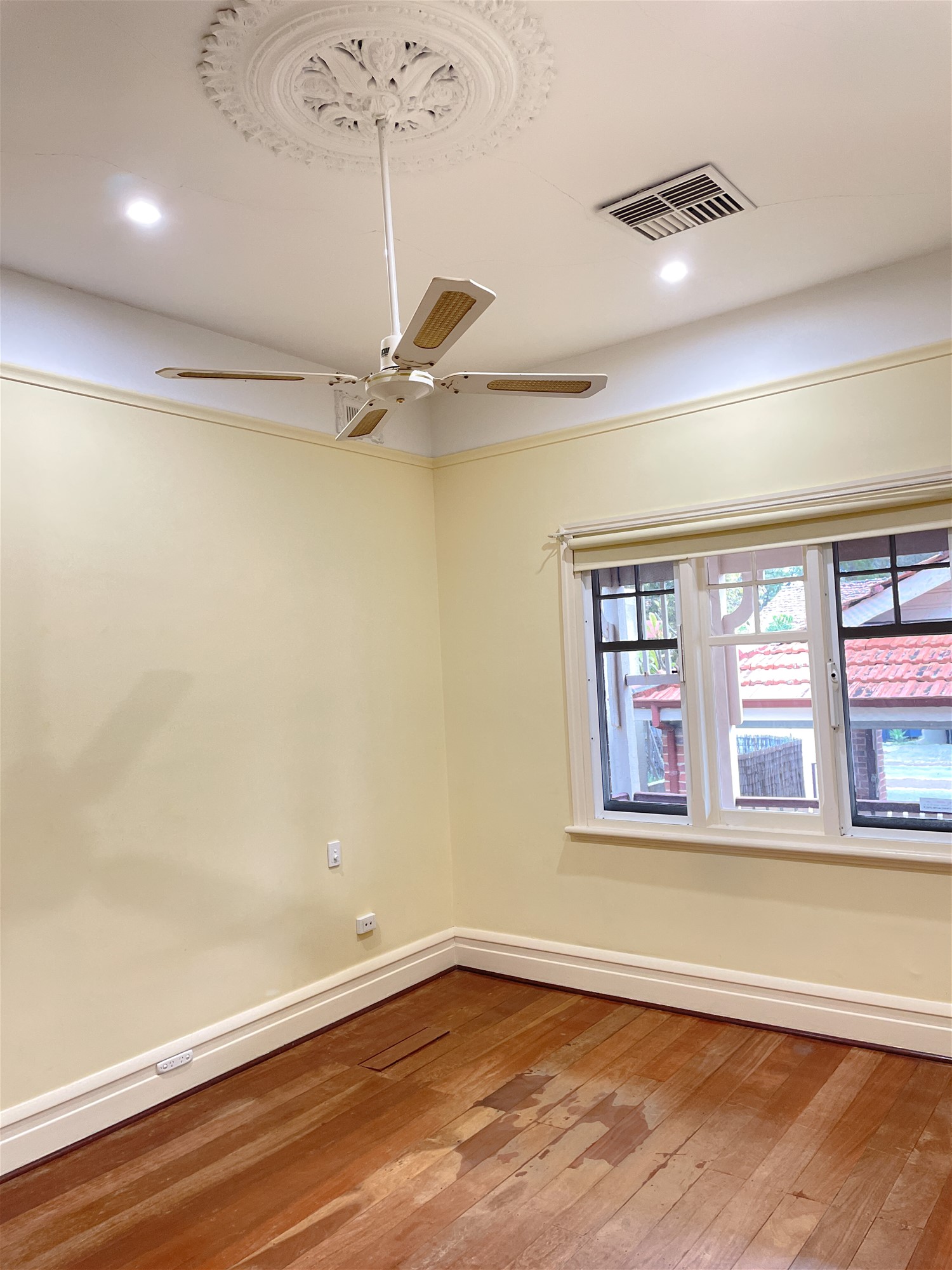 Charming House for Rent in 9