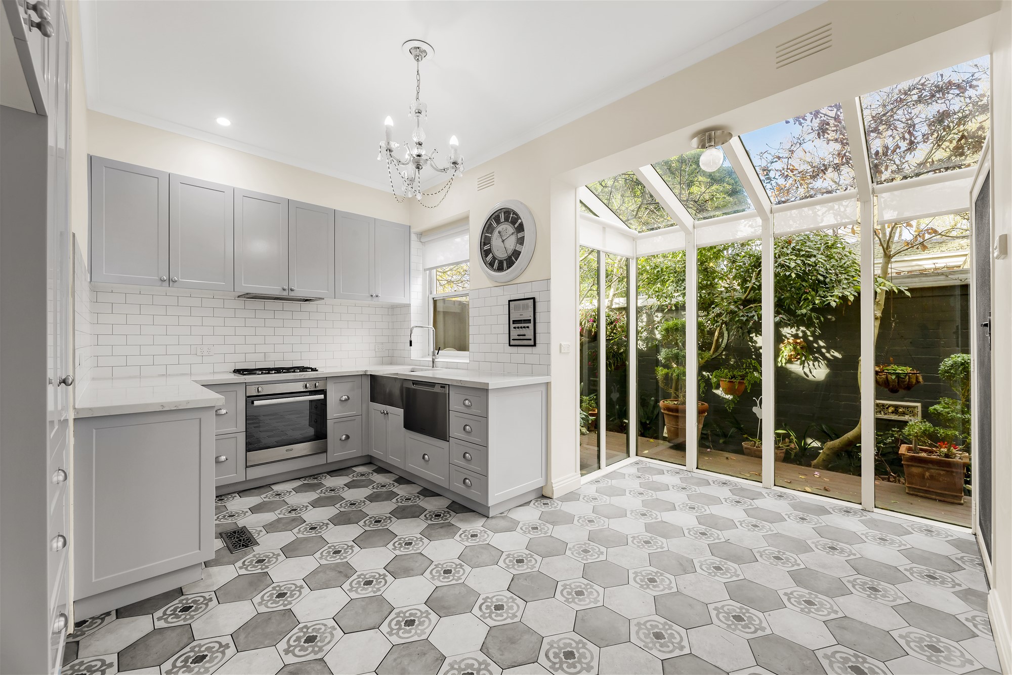 Showpiece Parisien-style Renovation, Whisper Quiet 4