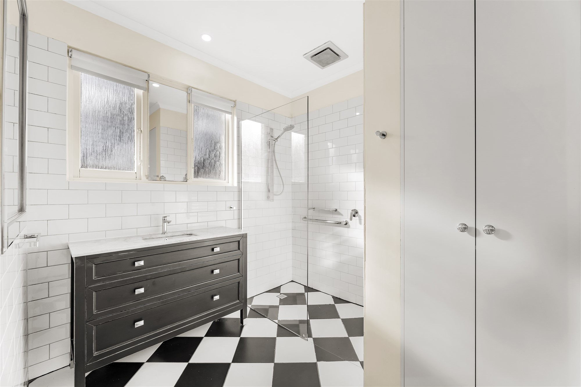 Showpiece Parisien-style Renovation, Whisper Quiet 6