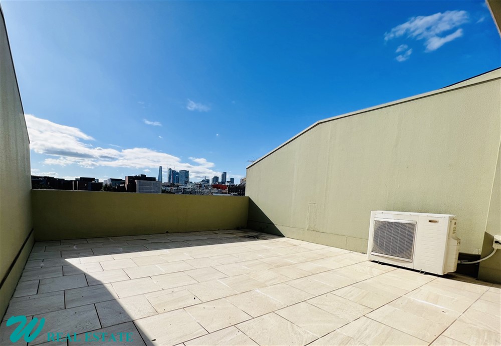 North-facing 2 Bedroom in the 8