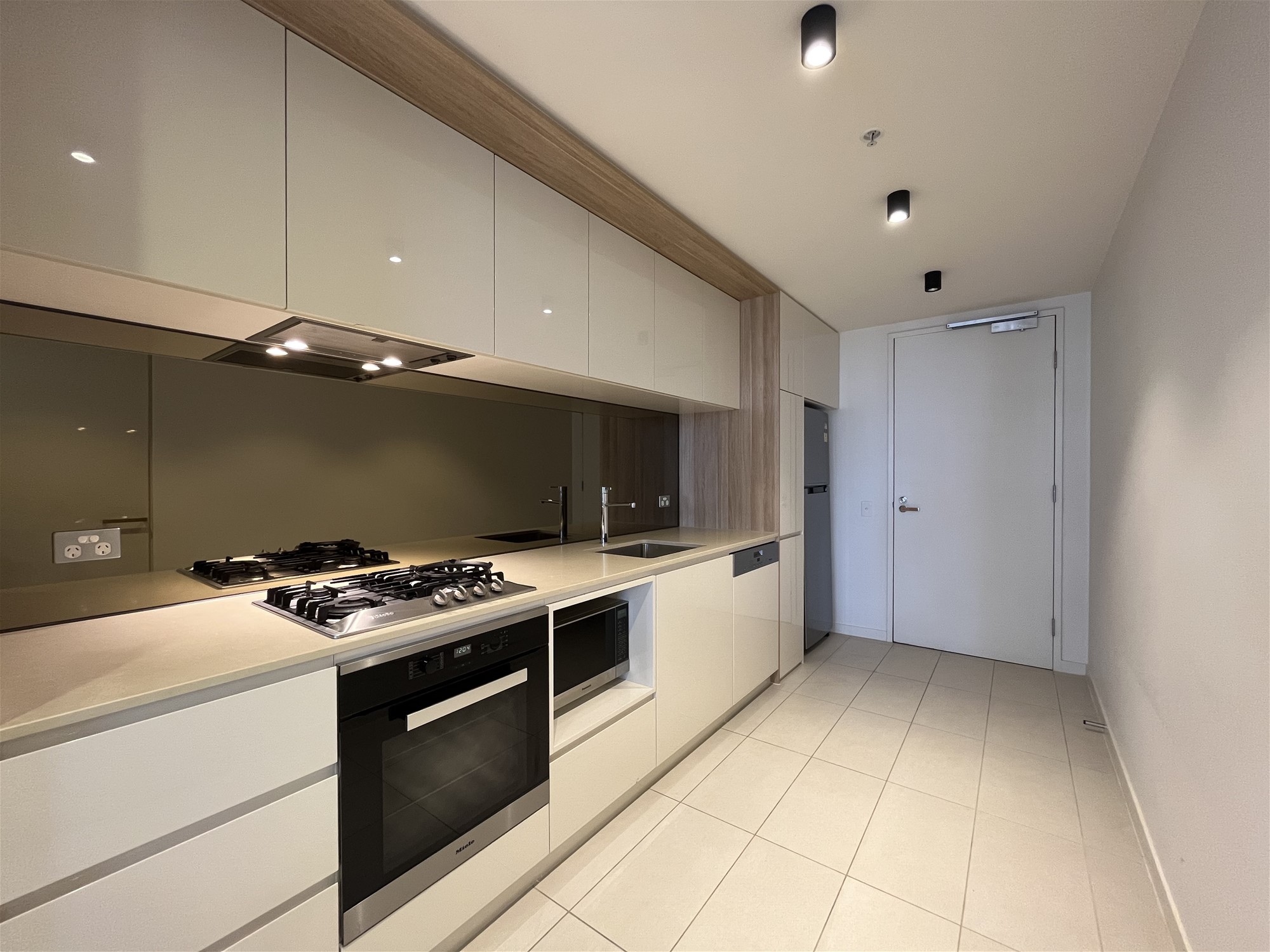 Fully Furnished 2 Bedroom Apartment 3
