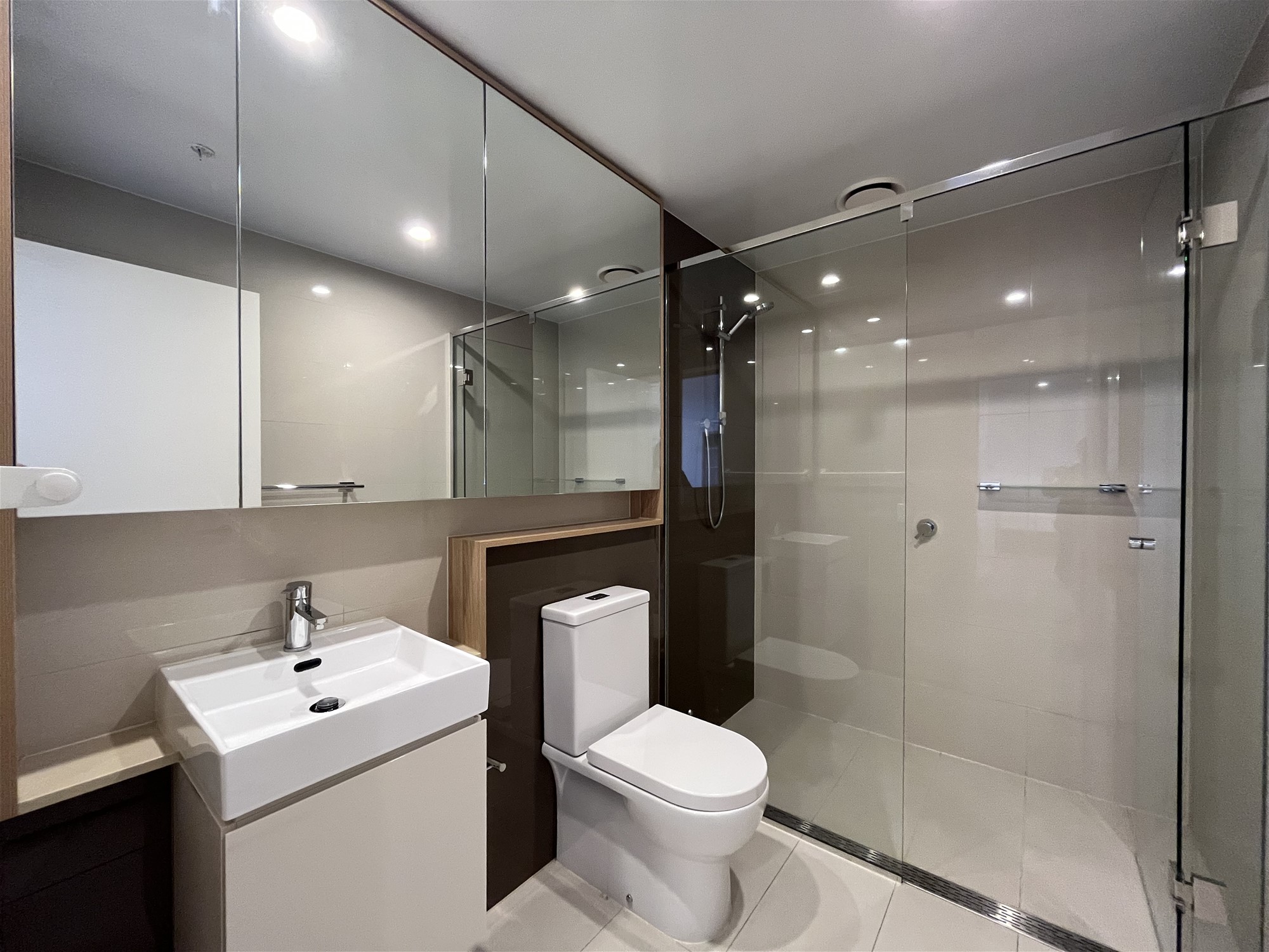 Fully Furnished 2 Bedroom Apartment 7