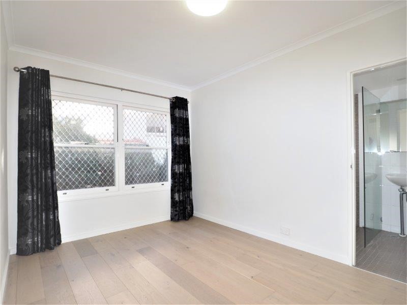 Bright, freshly painted unit with 3
