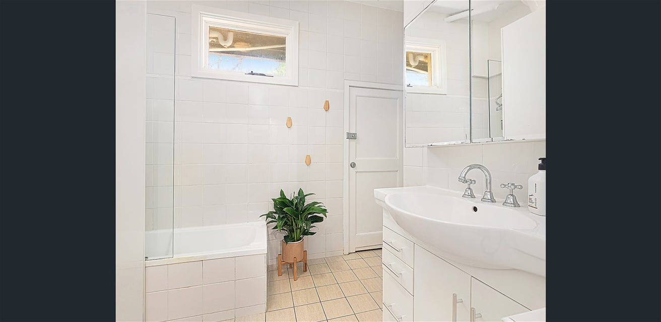 Private, spacious and perfectly positioned. 6