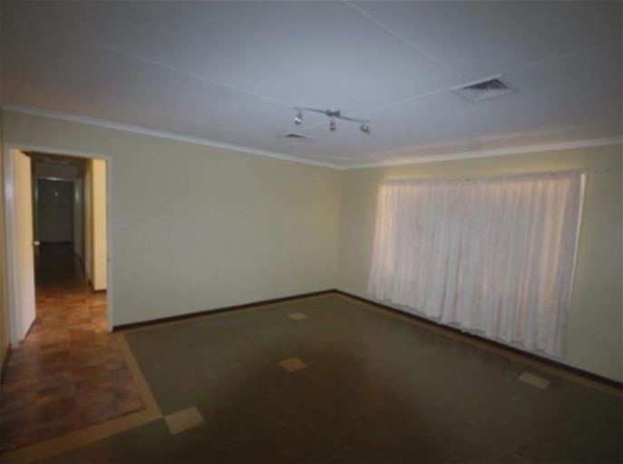 Property with Pool & Location 3