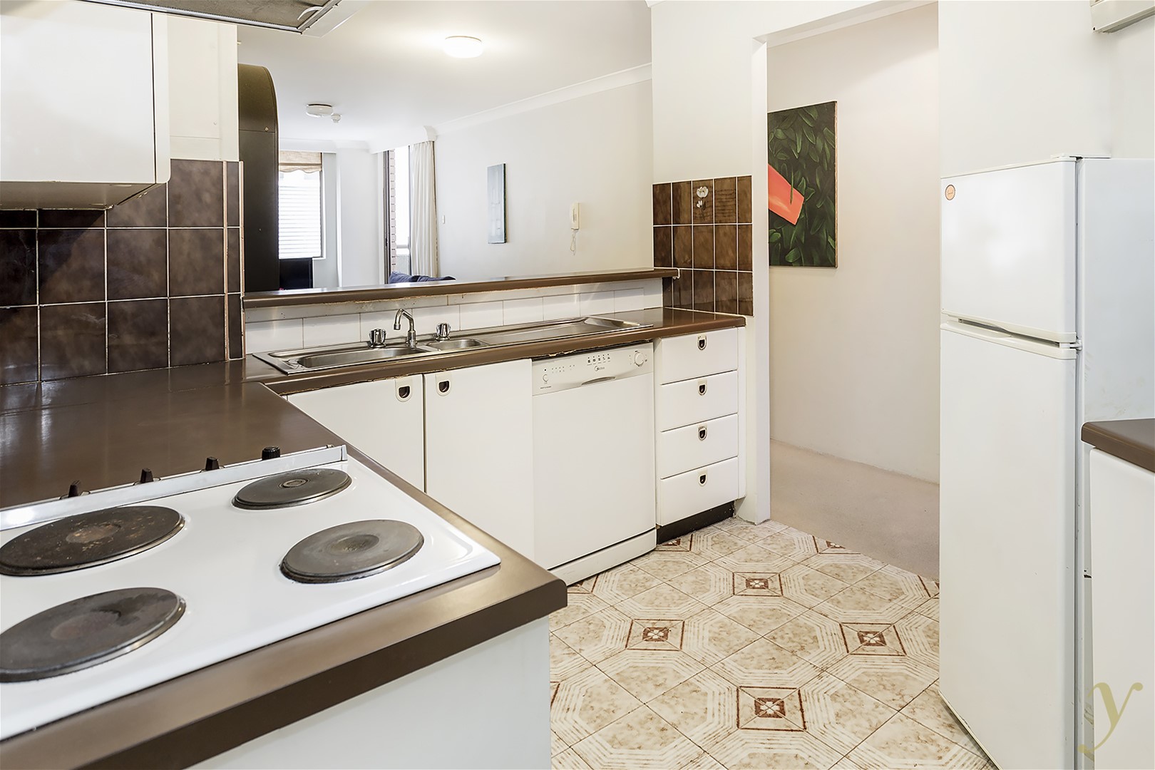 SPACIOUS, BRIGHT, 1 BED IN 4