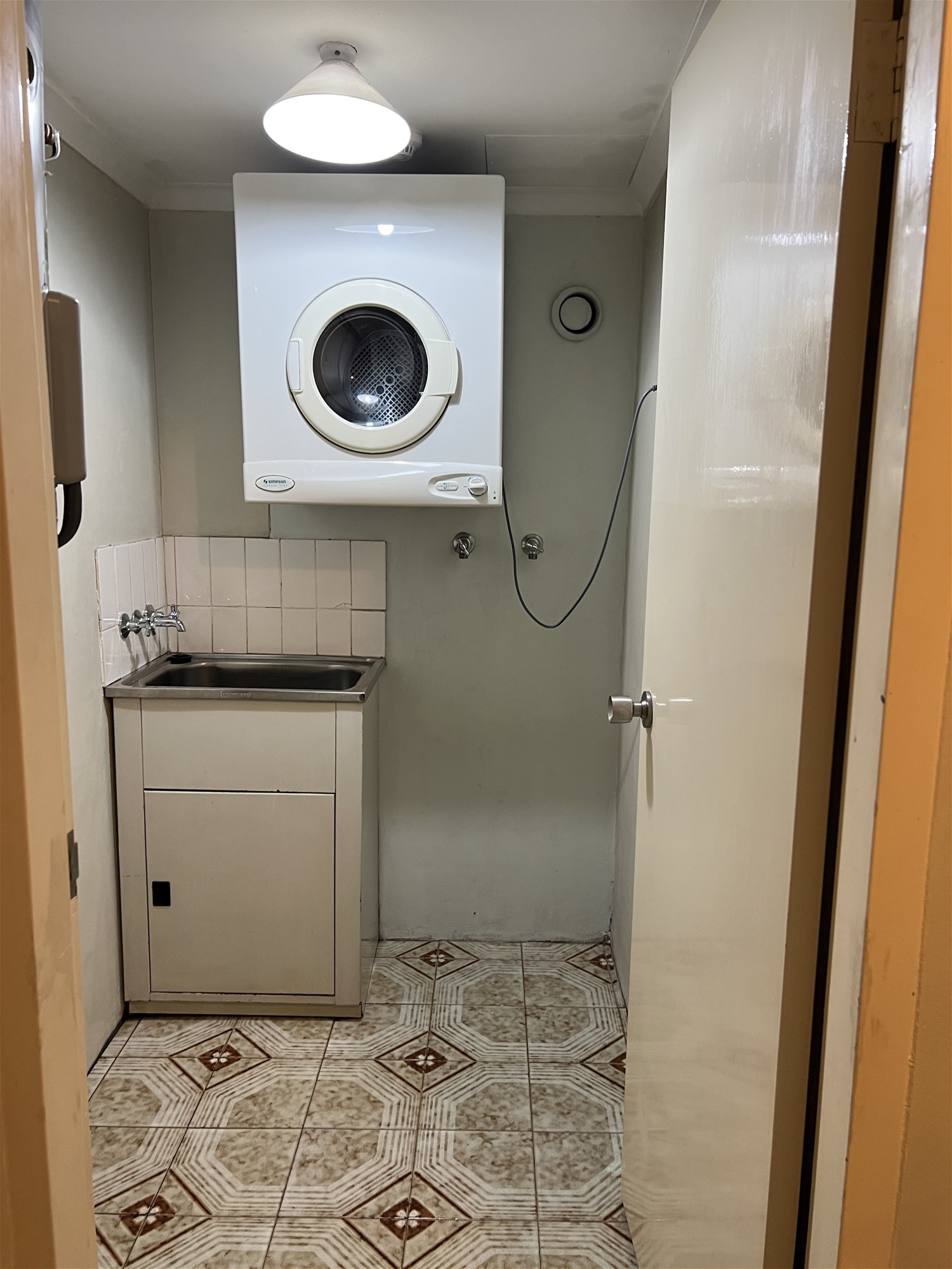 SPACIOUS, BRIGHT, 1 BED IN 8