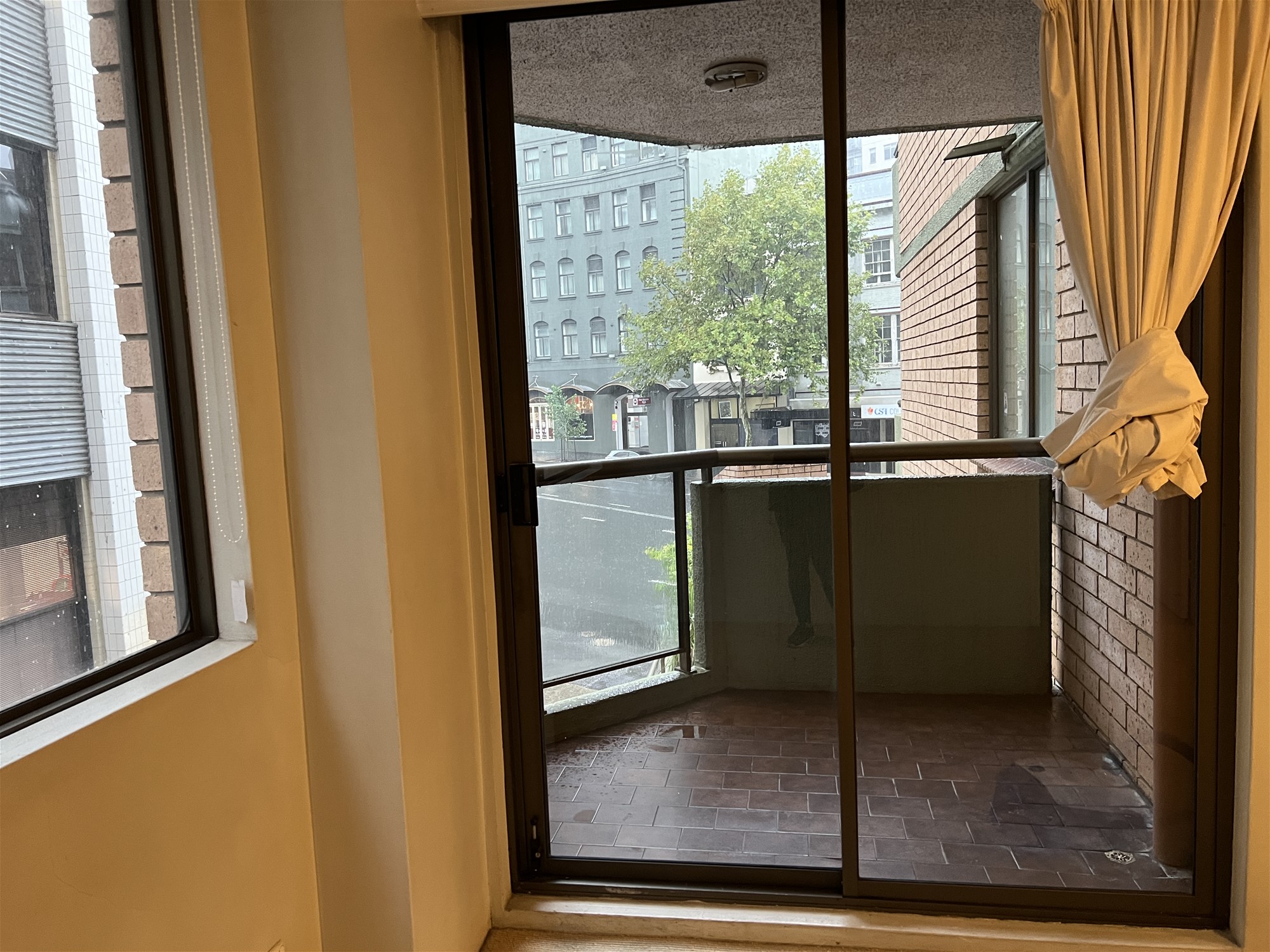 SPACIOUS, BRIGHT, 1 BED IN 9